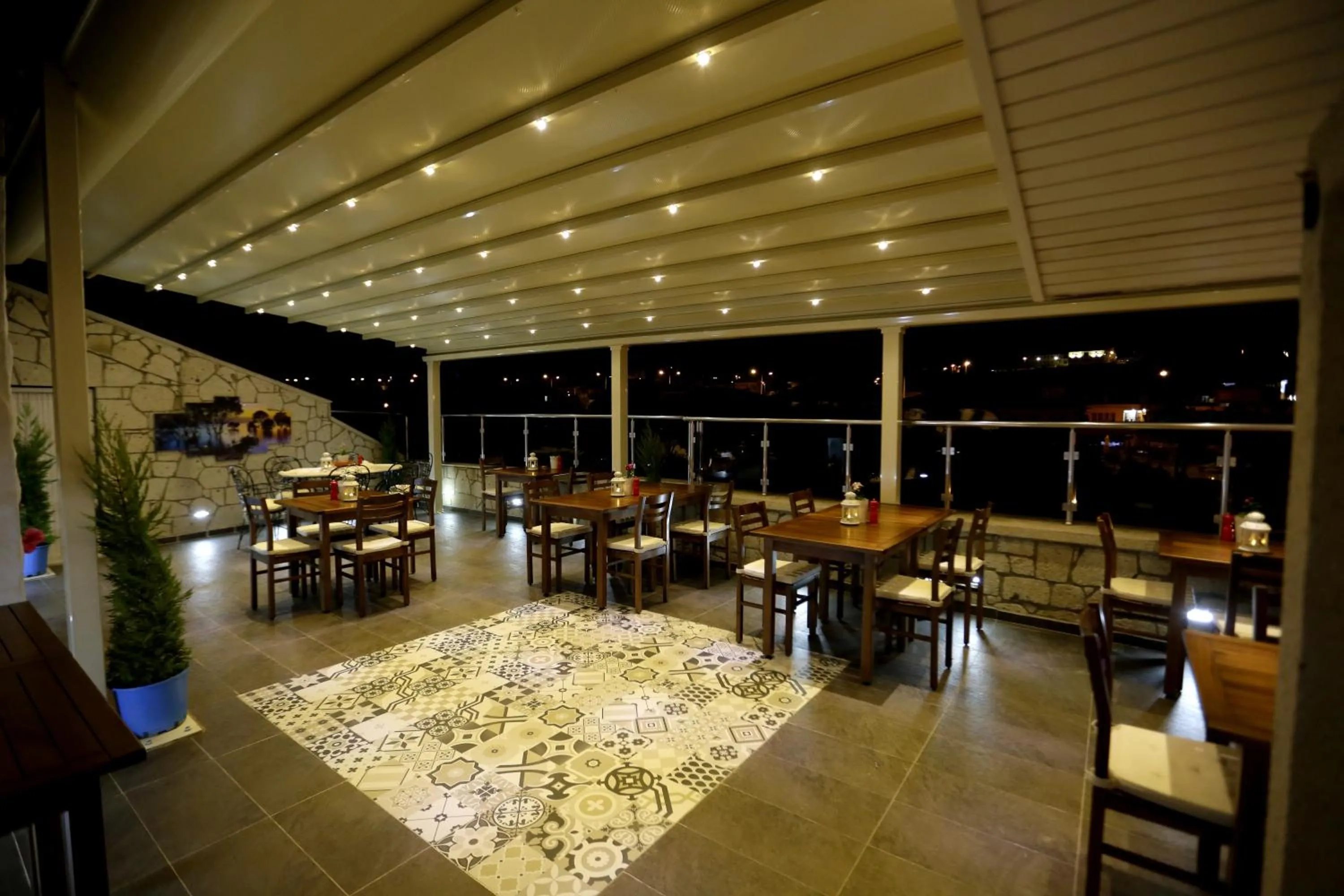 Restaurant/places to eat in Lodos Hotel