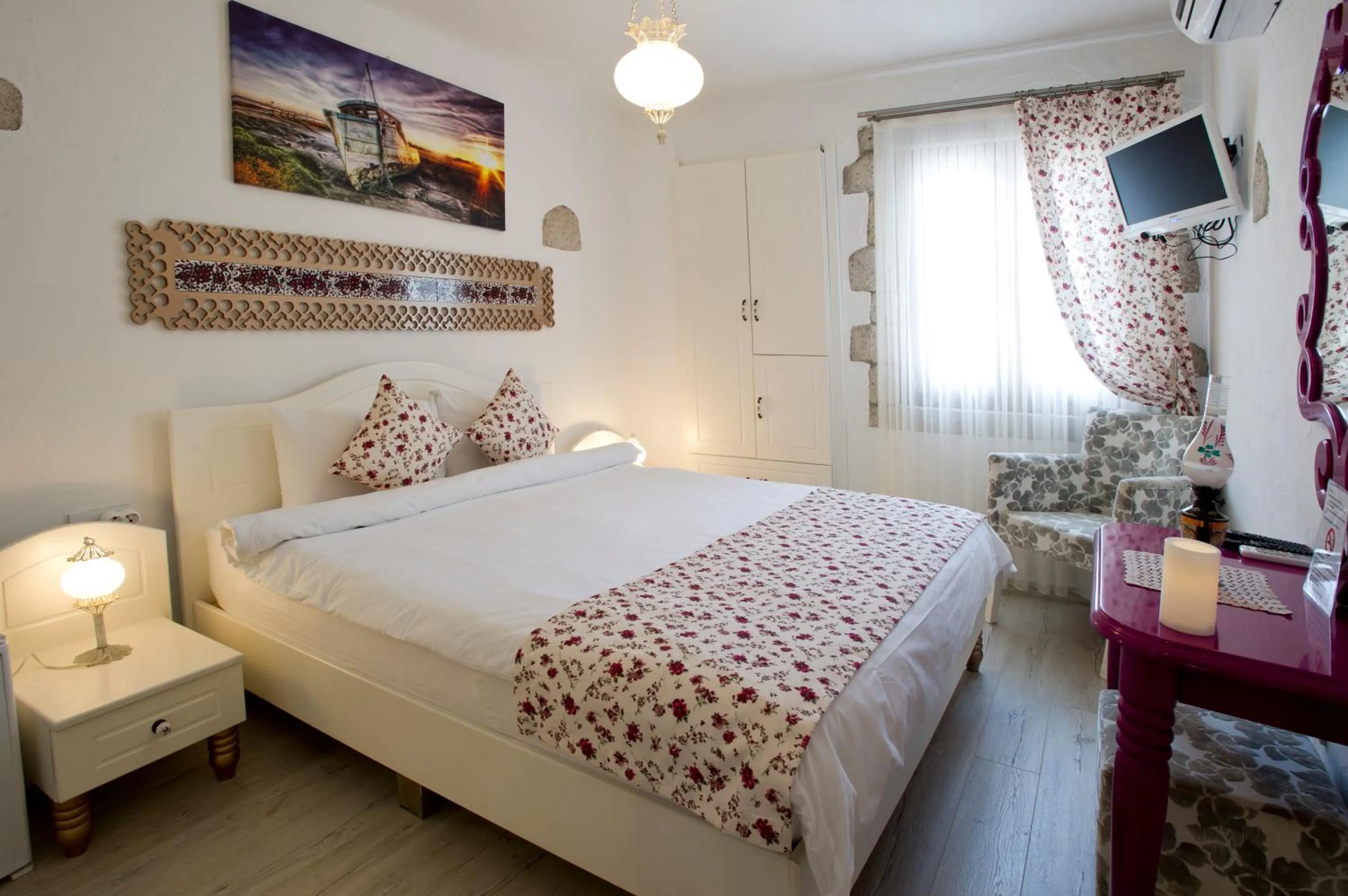 Photo of the whole room, Bed in Lodos Hotel