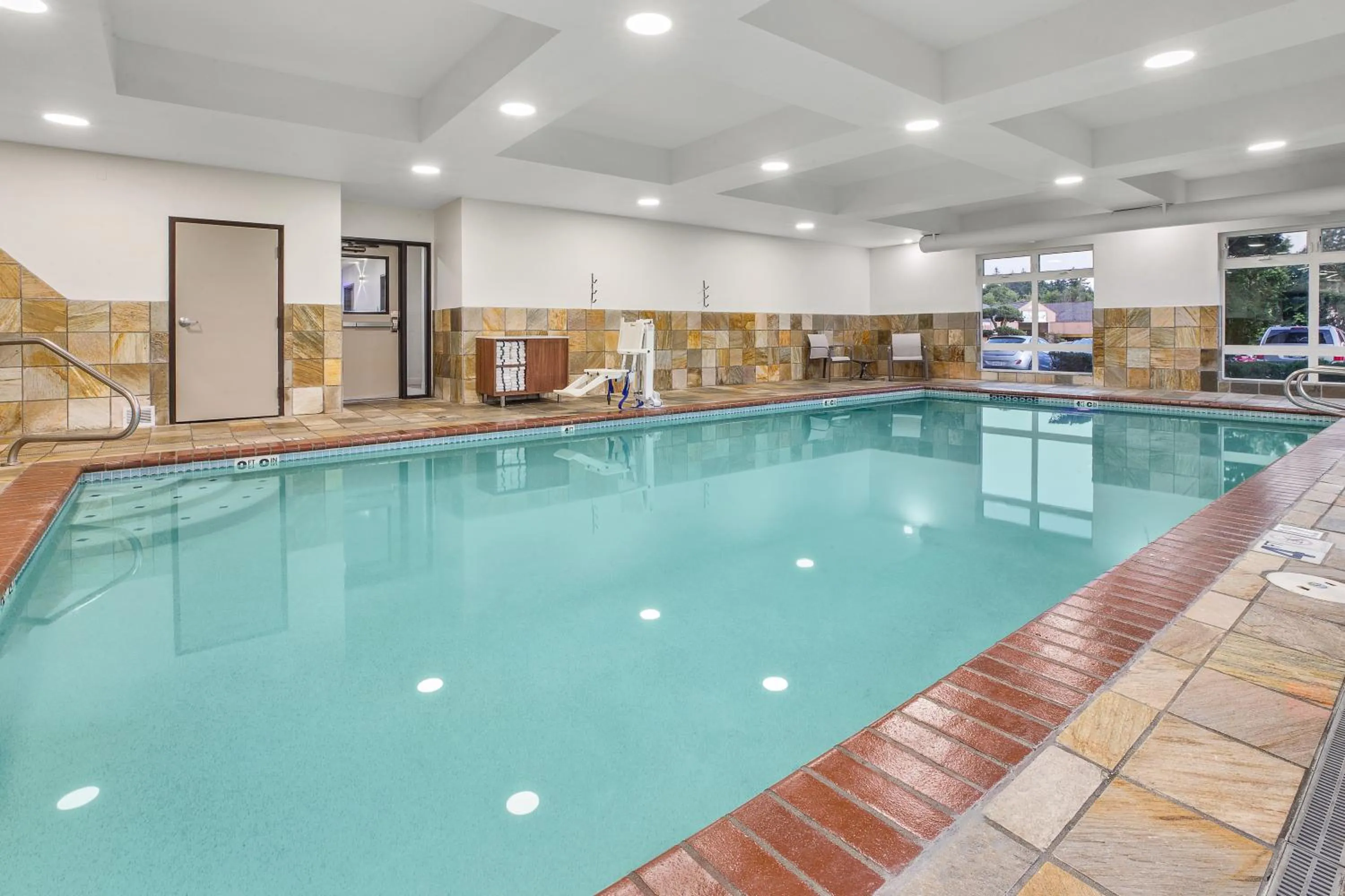 Swimming pool in Holiday Inn Express & Suites Tacoma by IHG