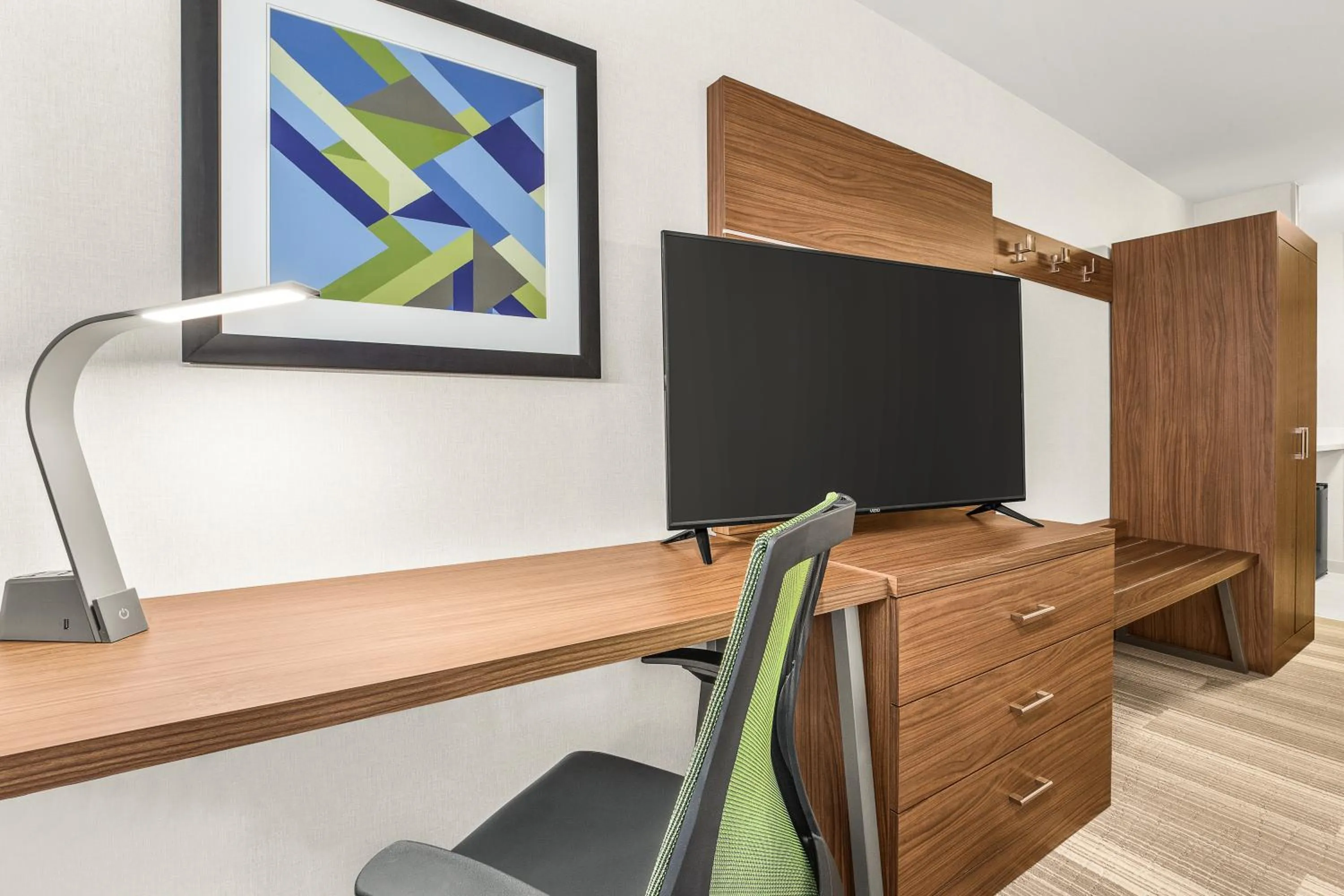 Seating area in Holiday Inn Express & Suites Tacoma by IHG