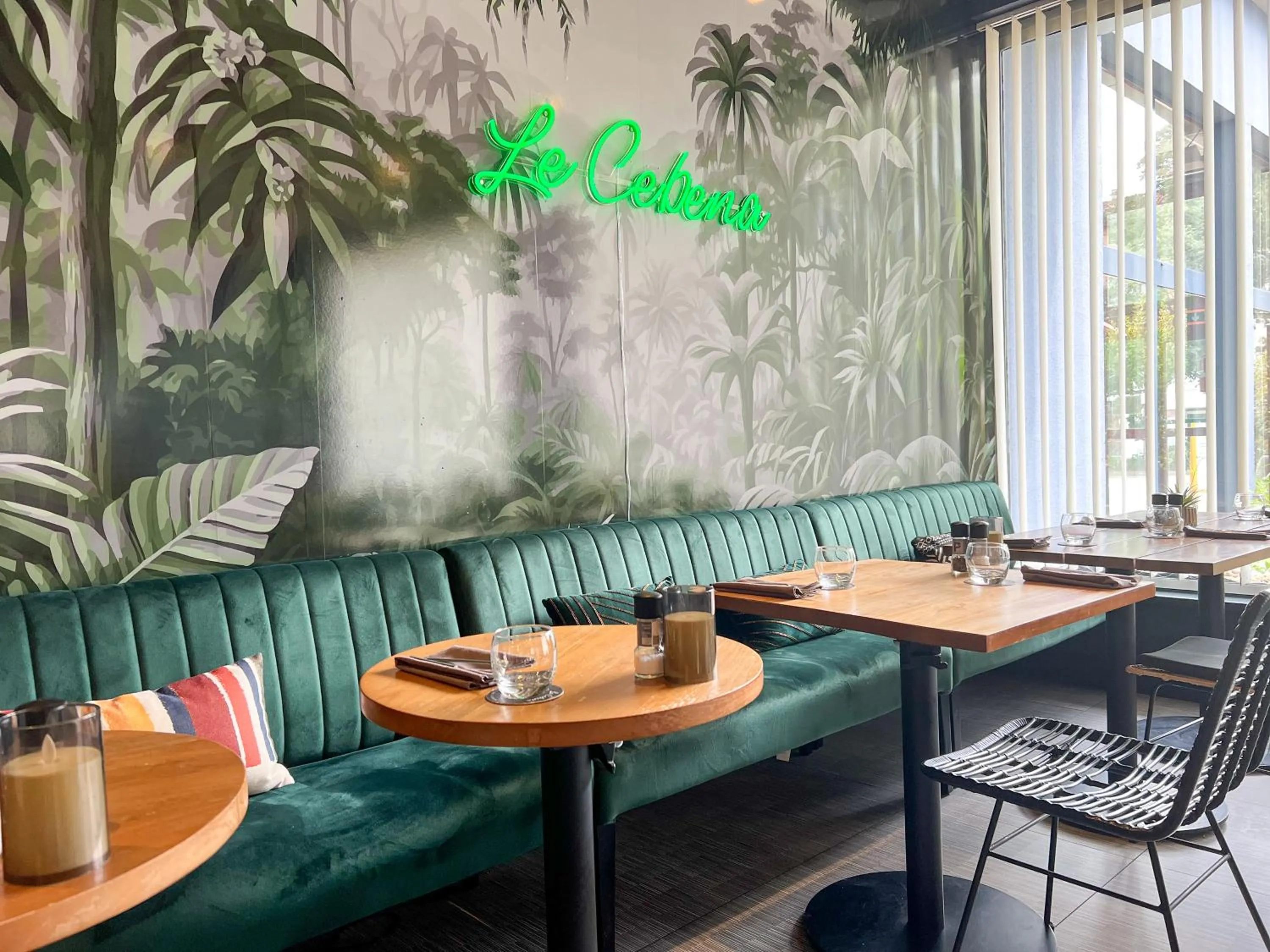 Restaurant/places to eat in Ibis Alès Centre Ville