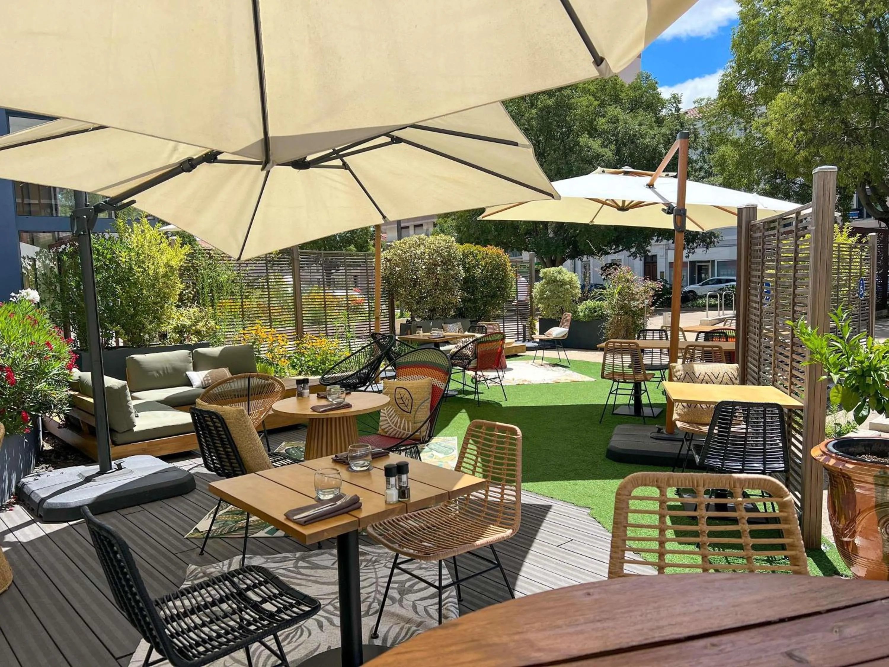 Restaurant/places to eat in Ibis Alès Centre Ville