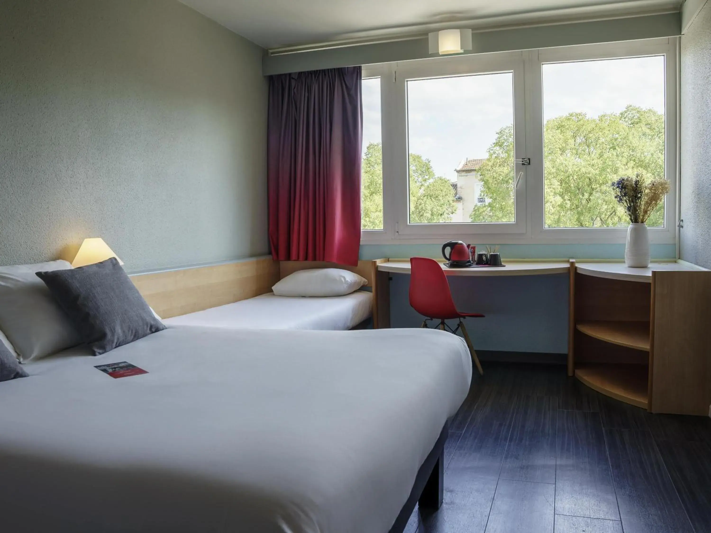 Bedroom, Bed in Ibis Alès Centre Ville Bedroom, Bed in Ibis Alès Centre Ville