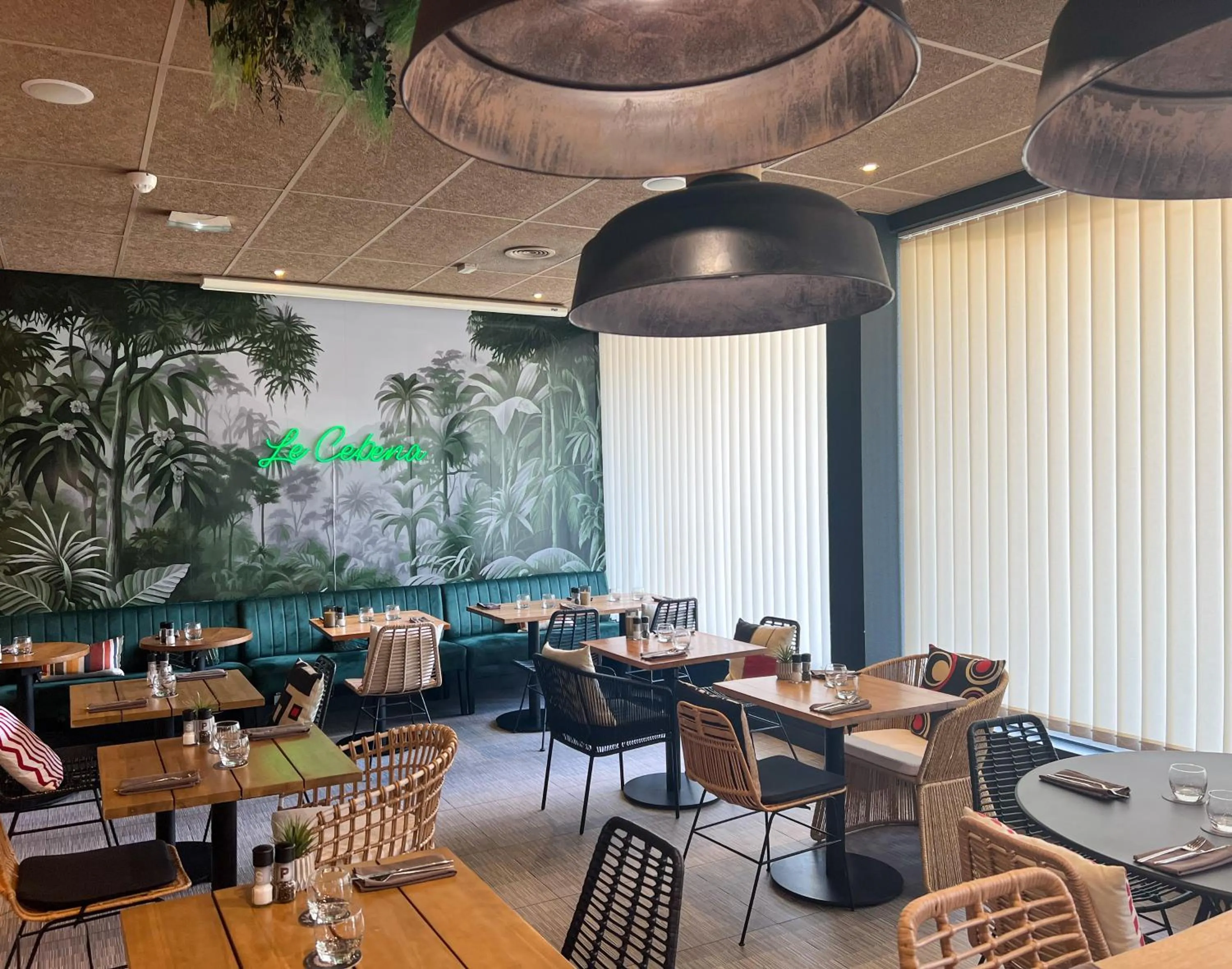 Restaurant/places to eat in Ibis Alès Centre Ville