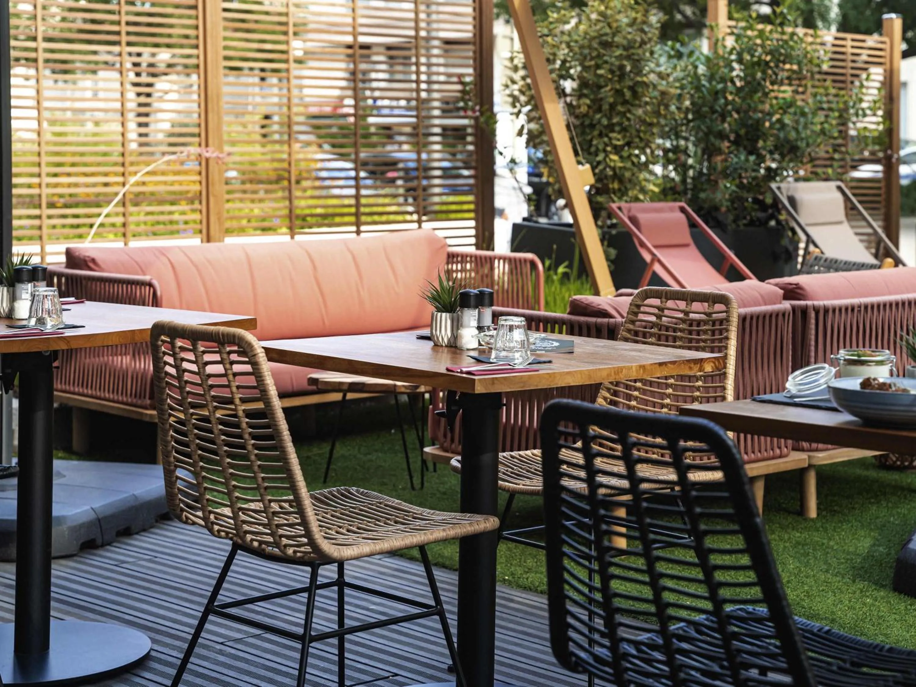 Restaurant/places to eat in Ibis Alès Centre Ville