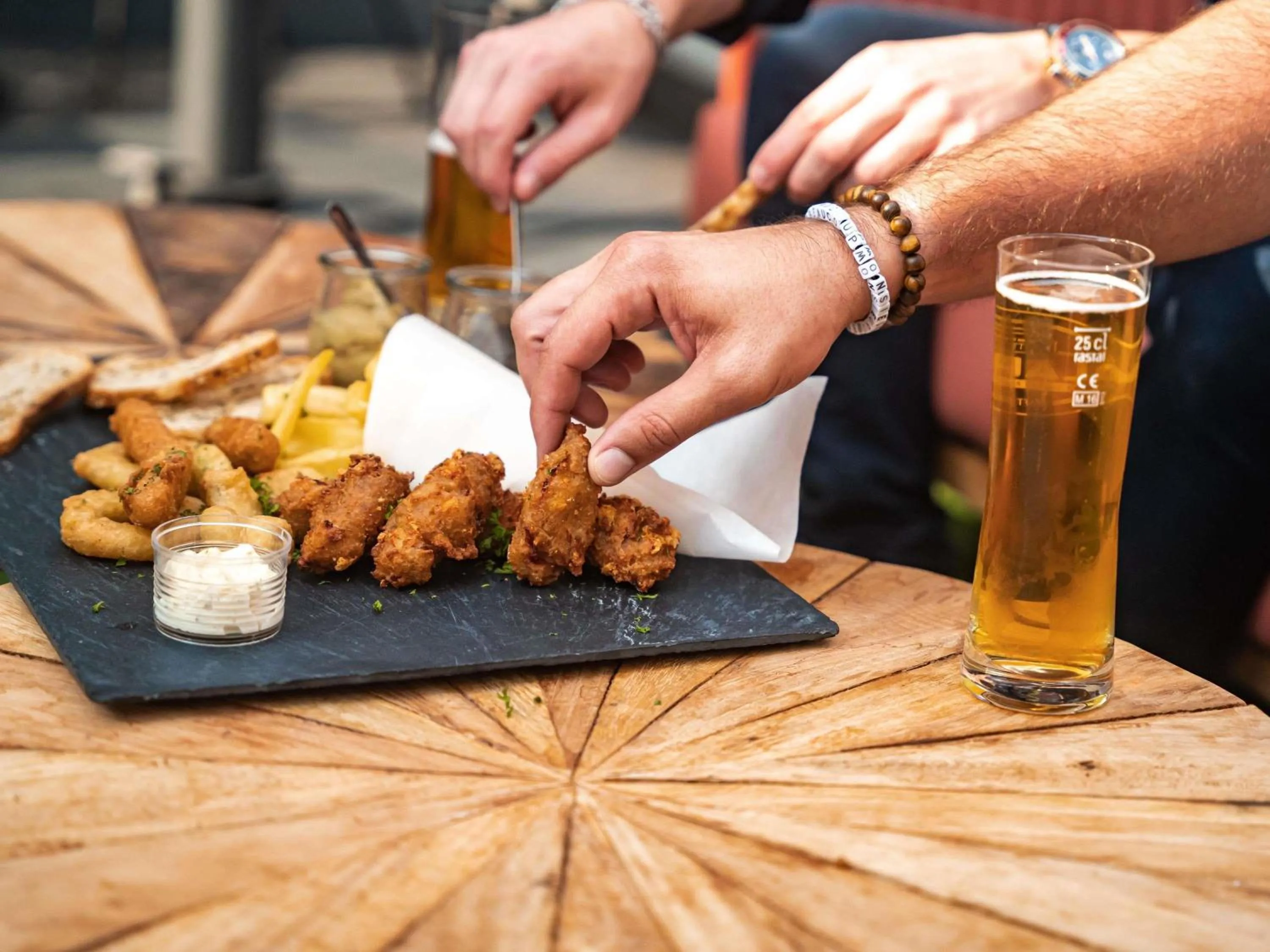 Lounge or bar in Ibis Alès Centre Ville