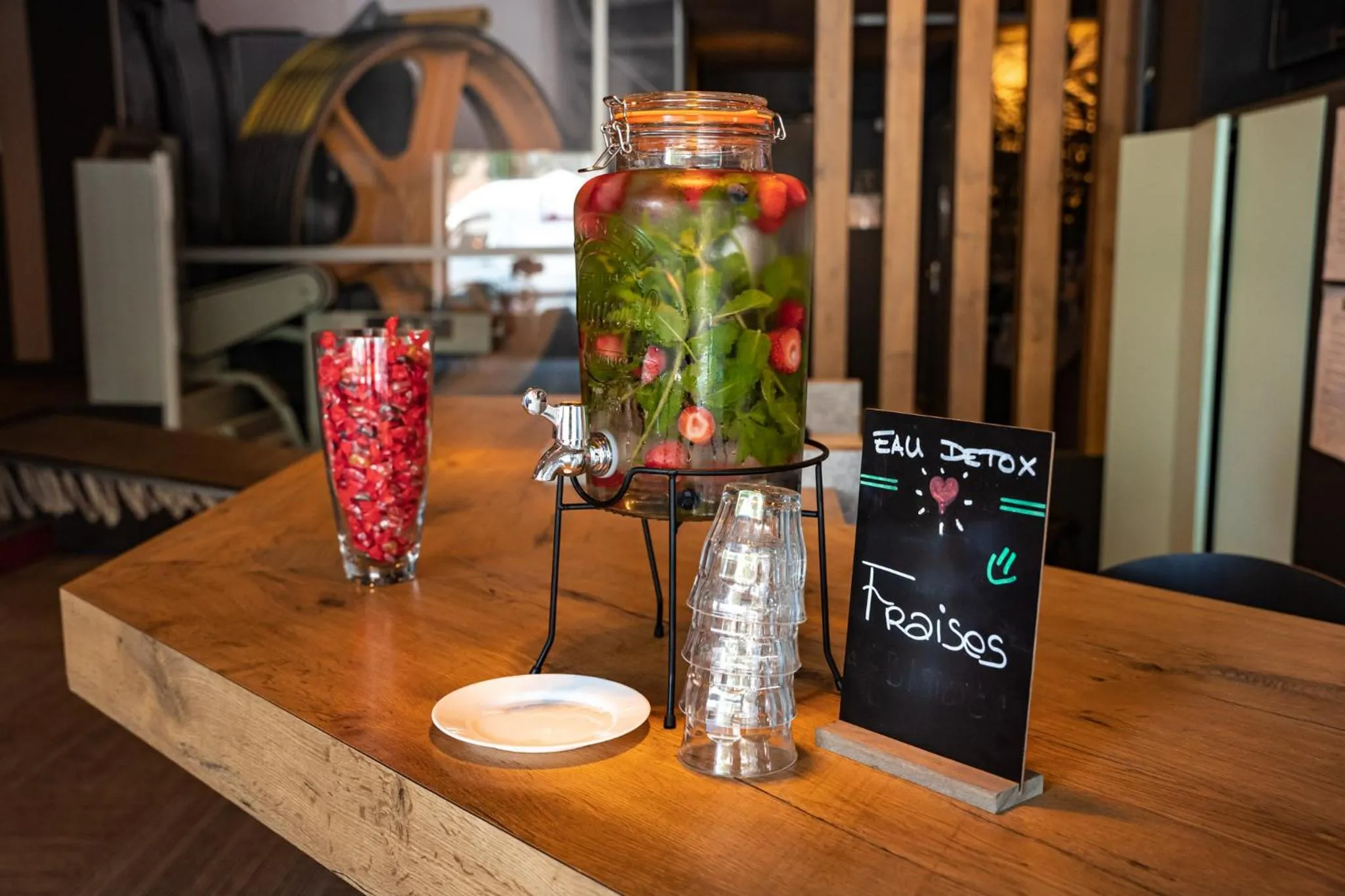 Lounge or bar in Ibis Alès Centre Ville