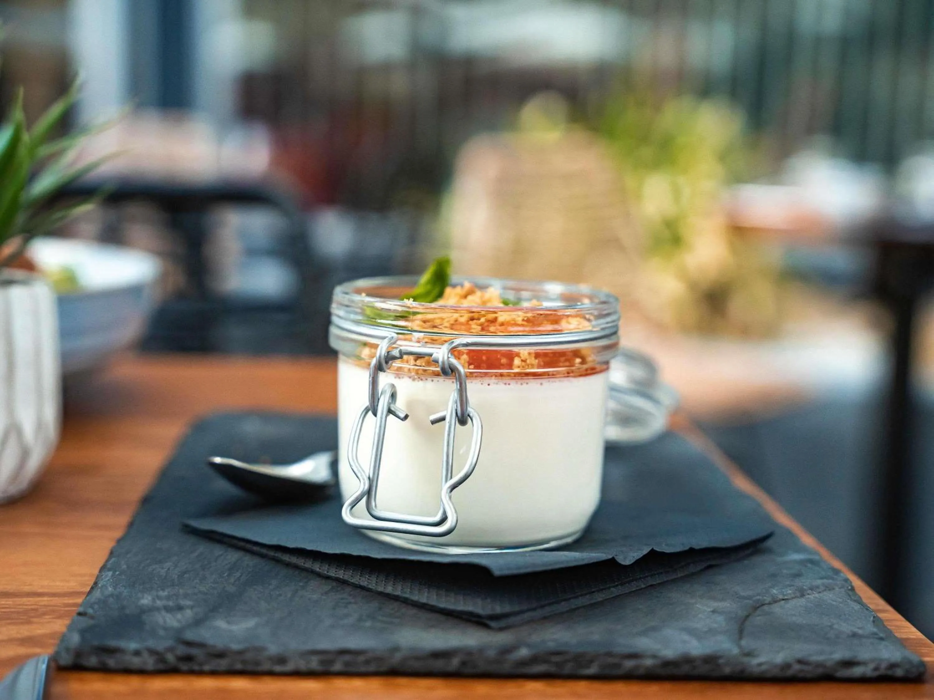 Restaurant/places to eat in Ibis Alès Centre Ville