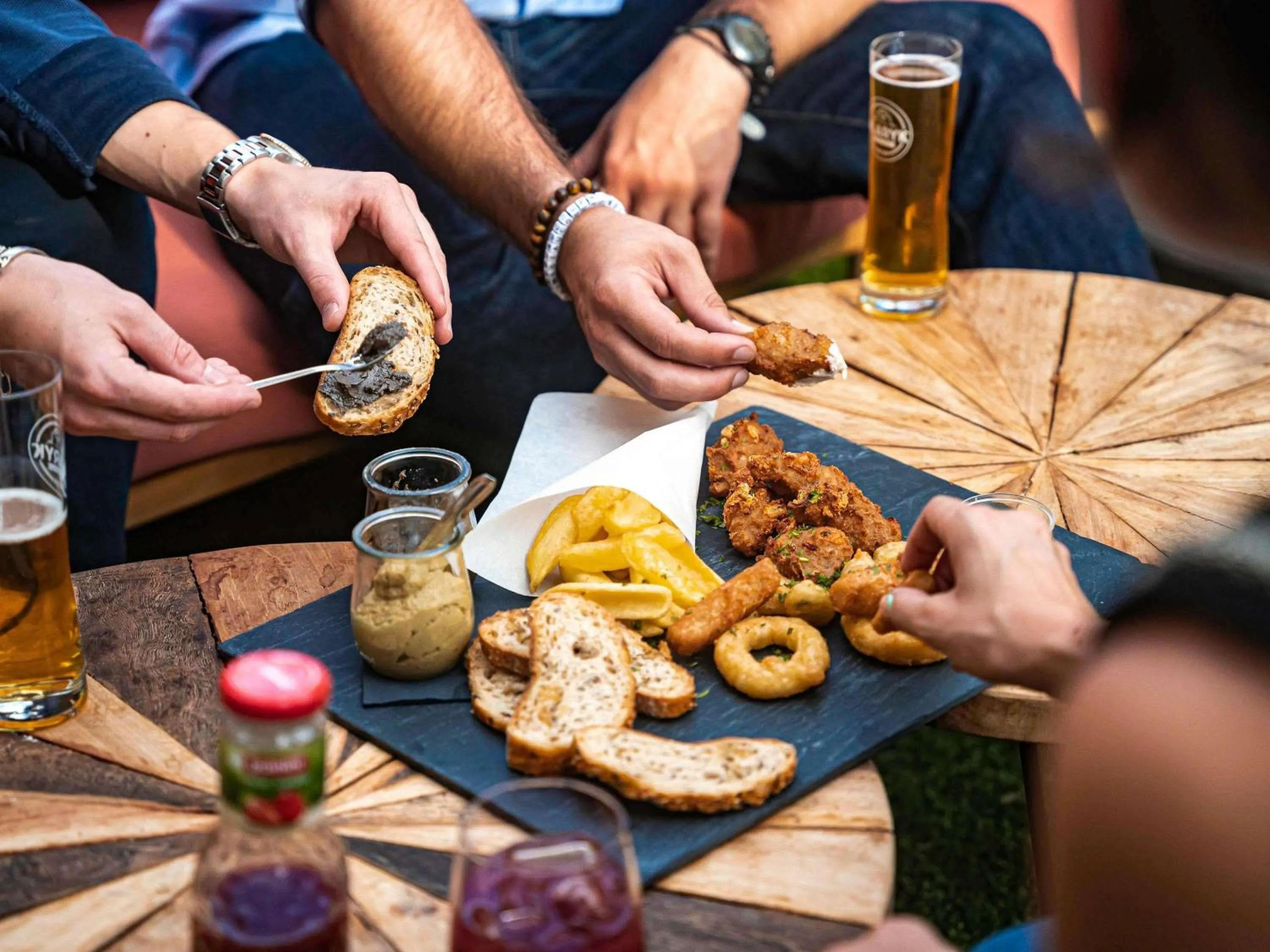 Restaurant/places to eat in Ibis Alès Centre Ville