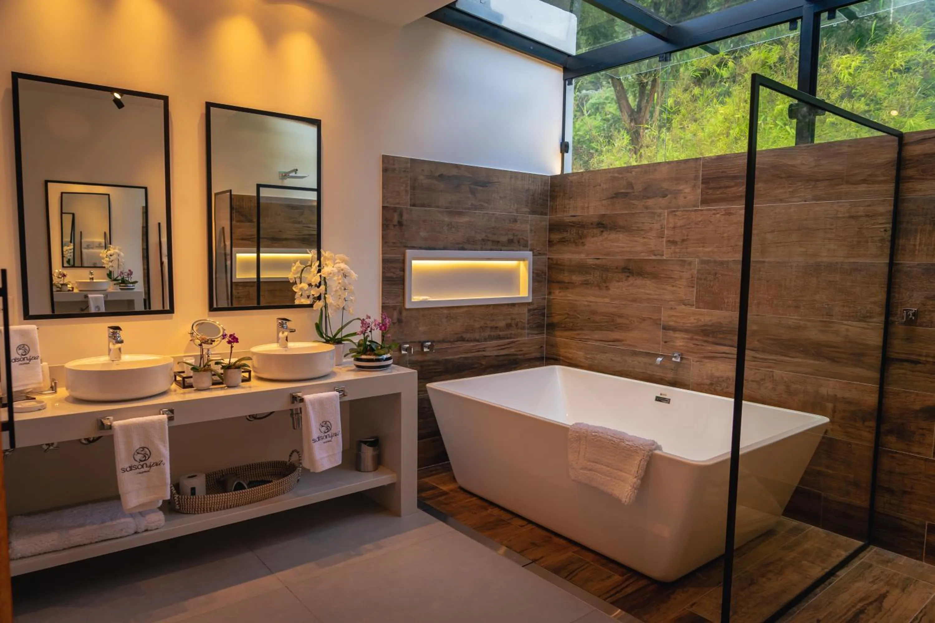 Saison Resort & Spa