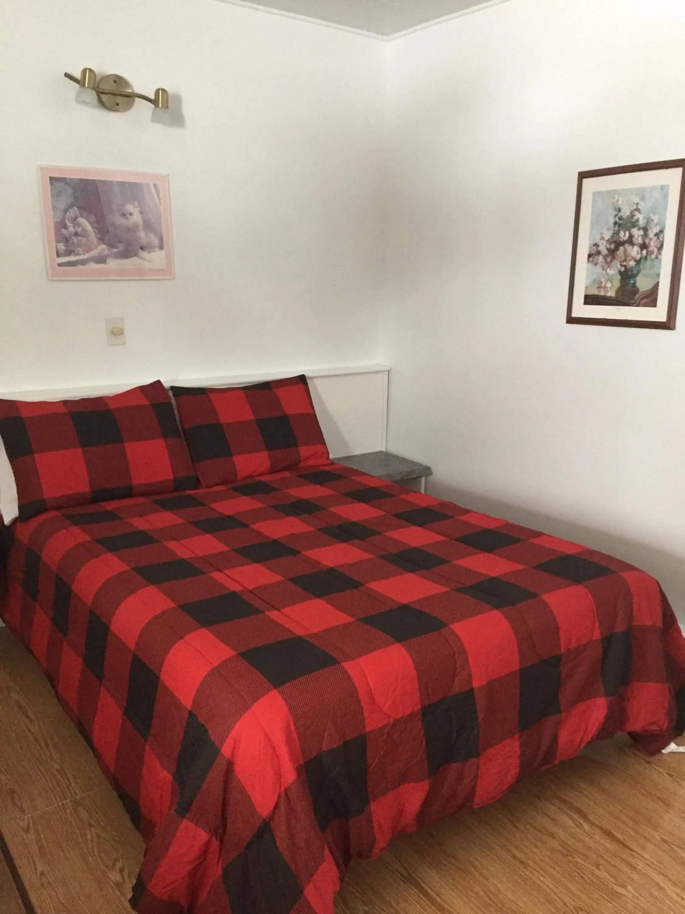Bed in motel Christine