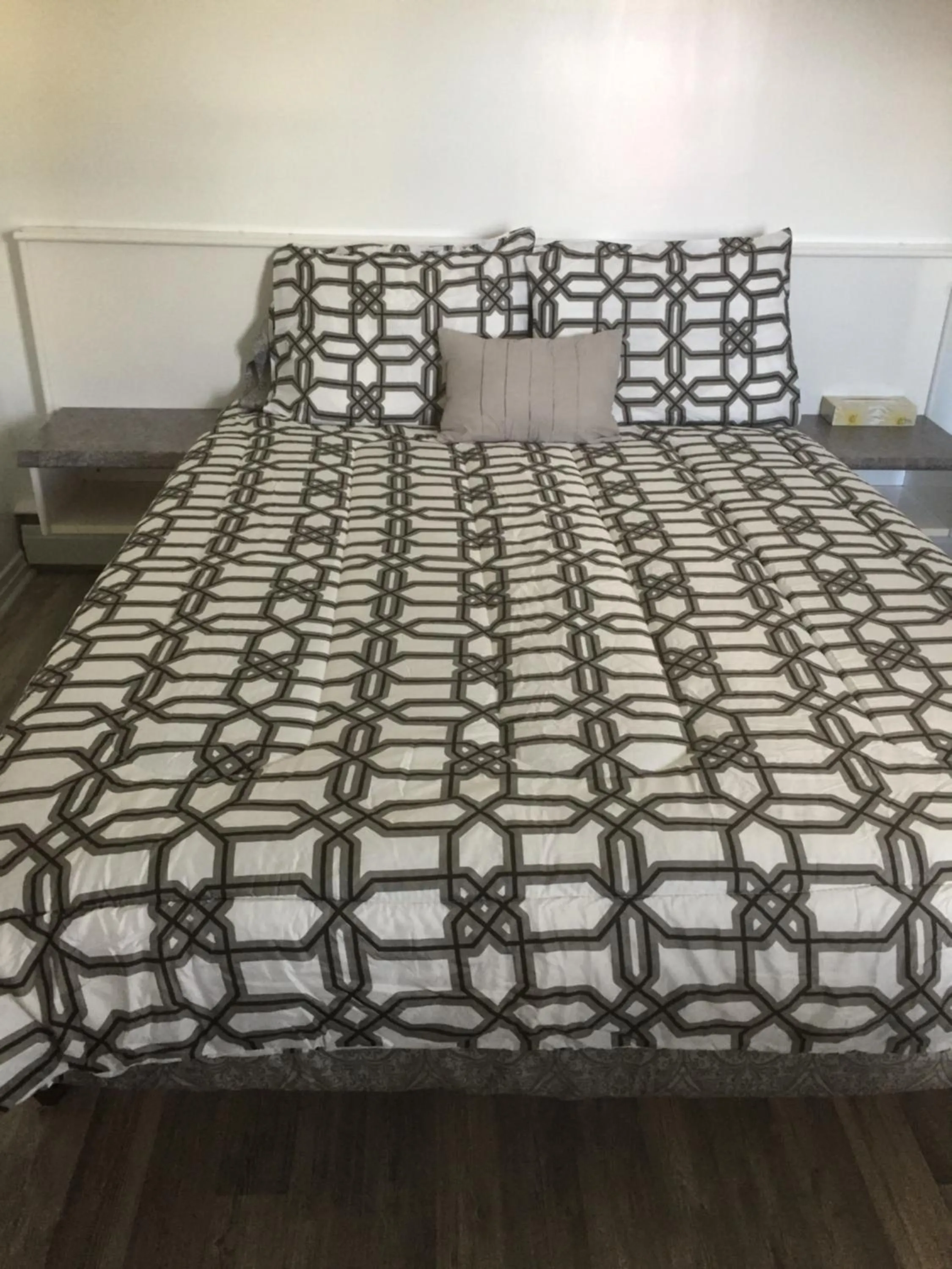 Bed in motel Christine