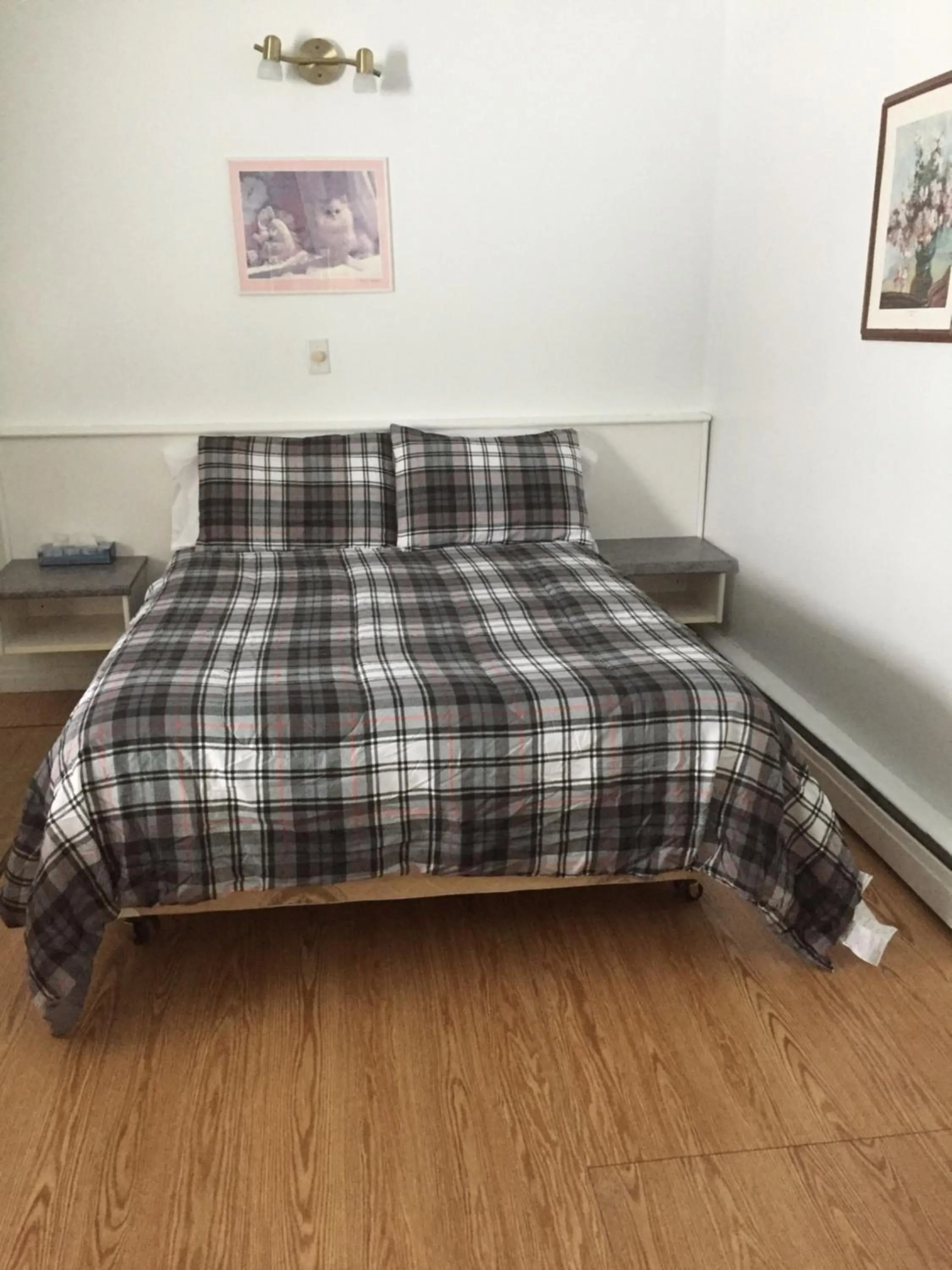 Bed in motel Christine