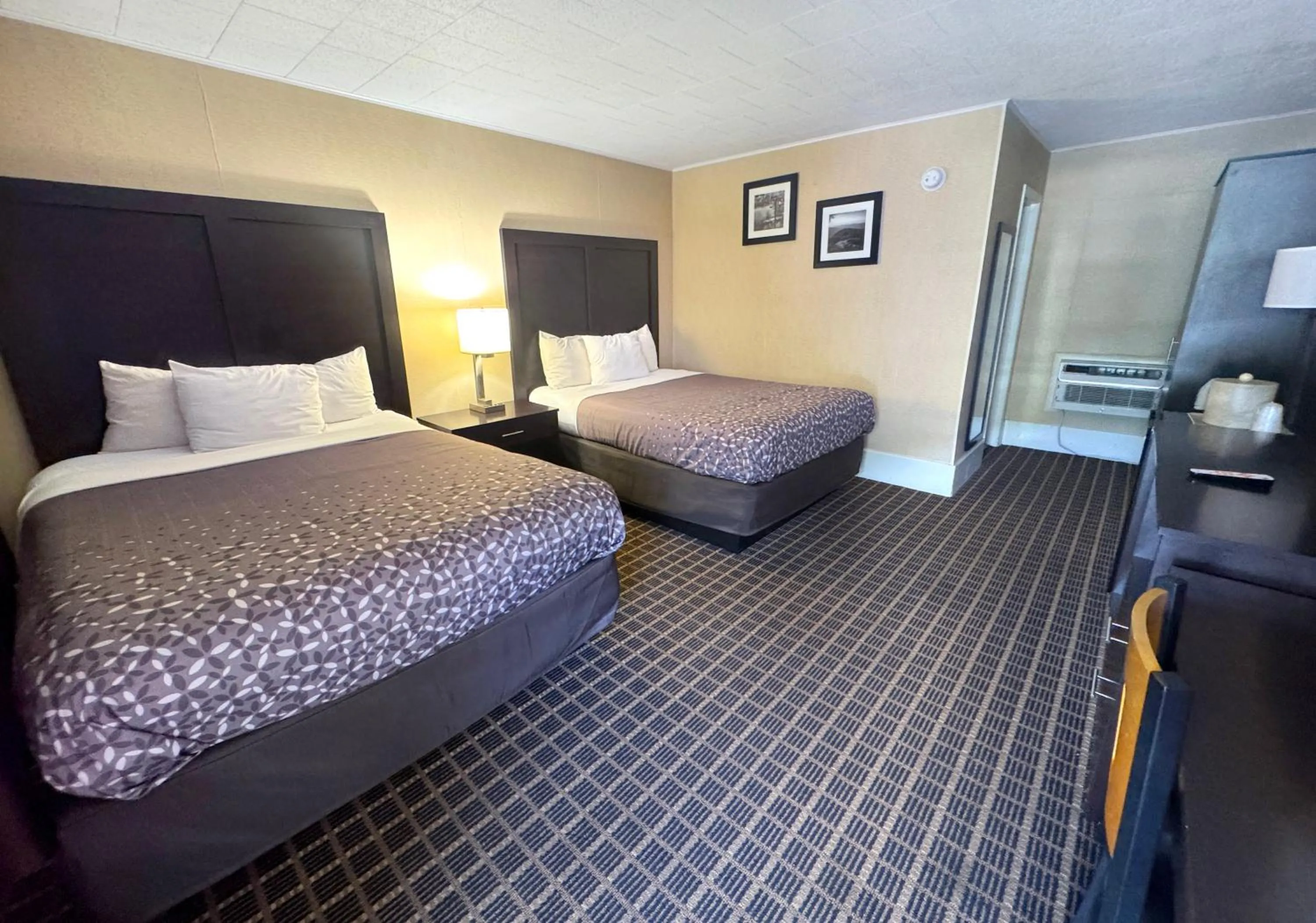 Bed in Castlewood Inn