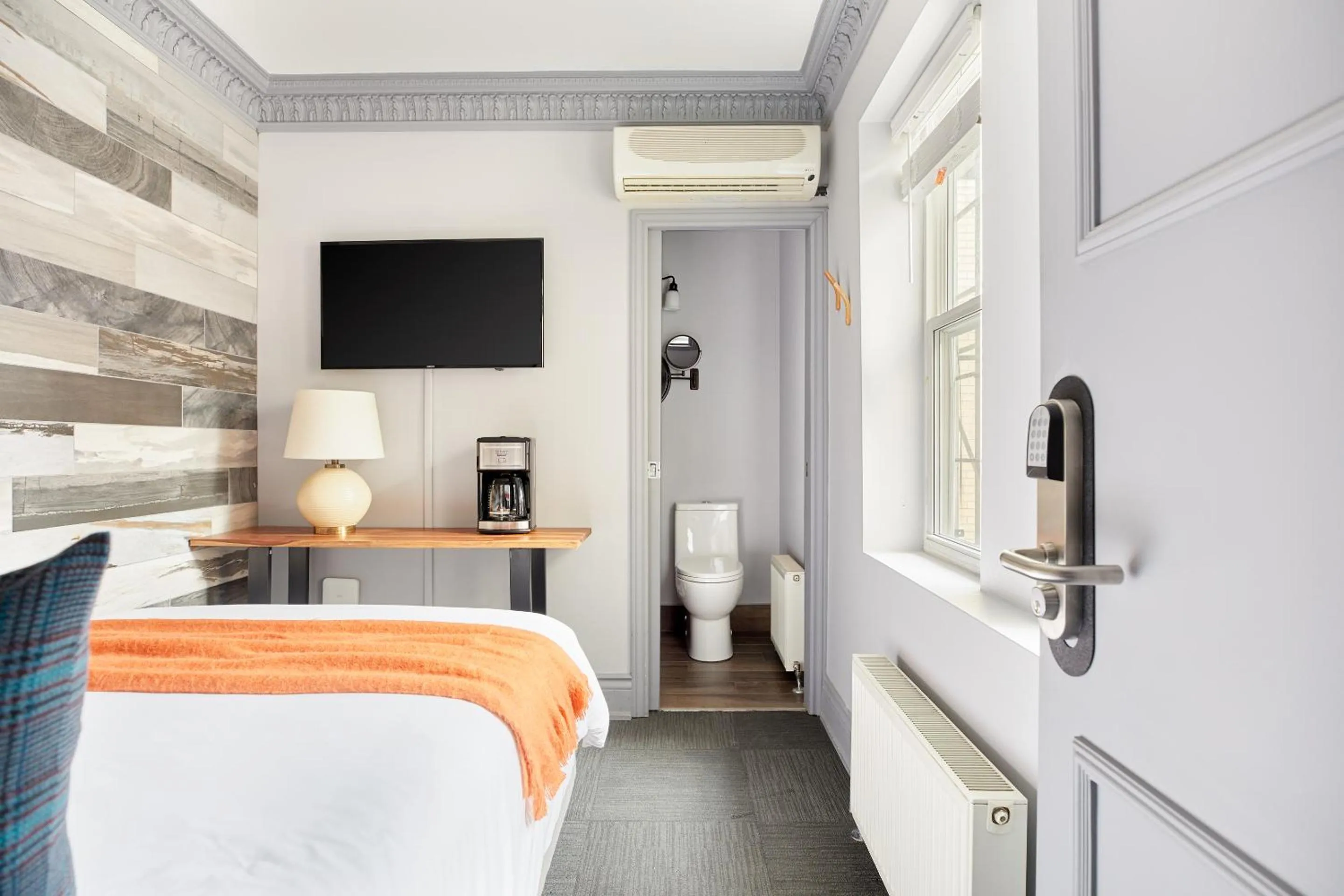 Living room, Bed in Sonder The Wellesley