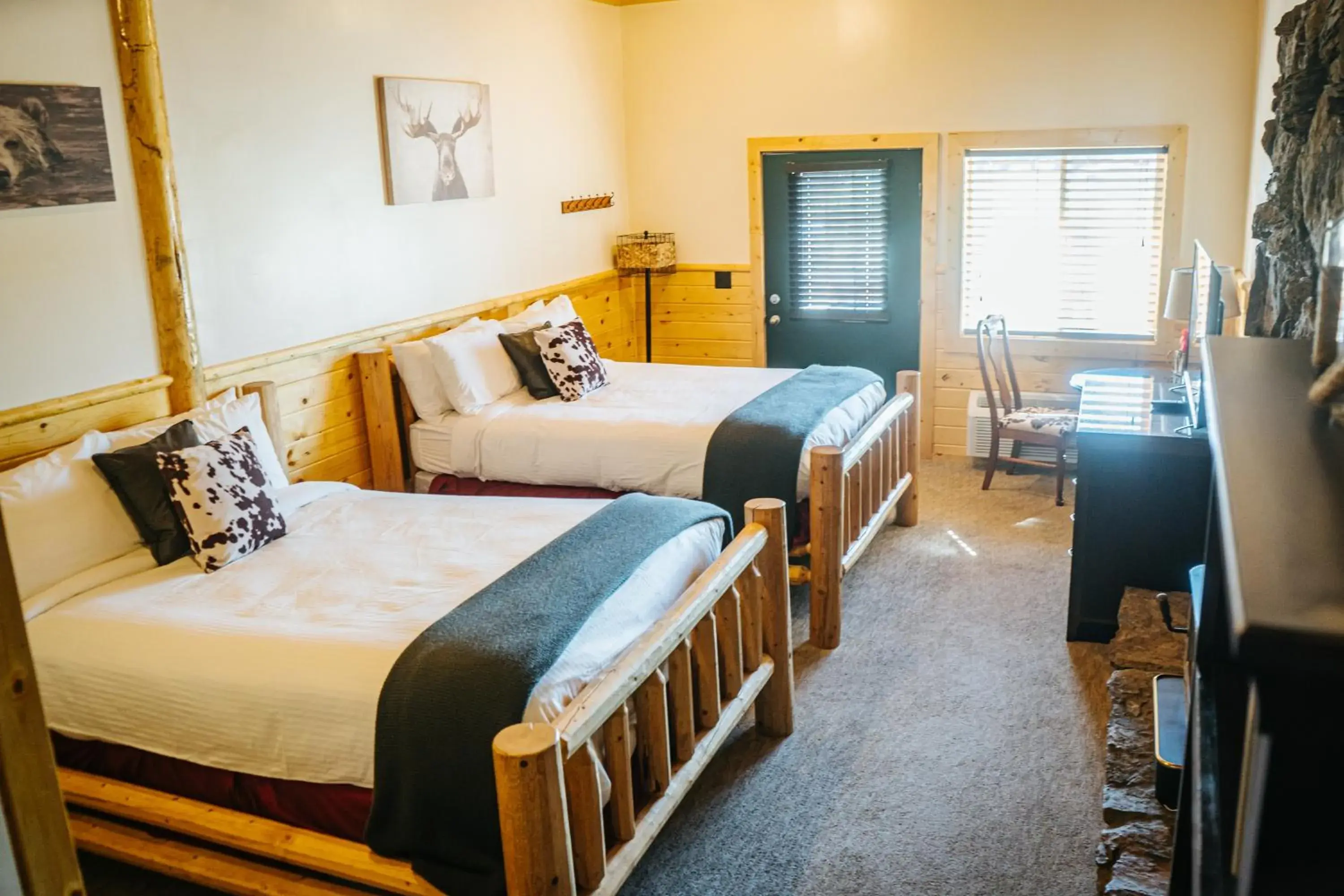 Main Lodge Deluxe Two Queen Room in River Lodge Main Lodge Deluxe Two Queen Room in River Lodge