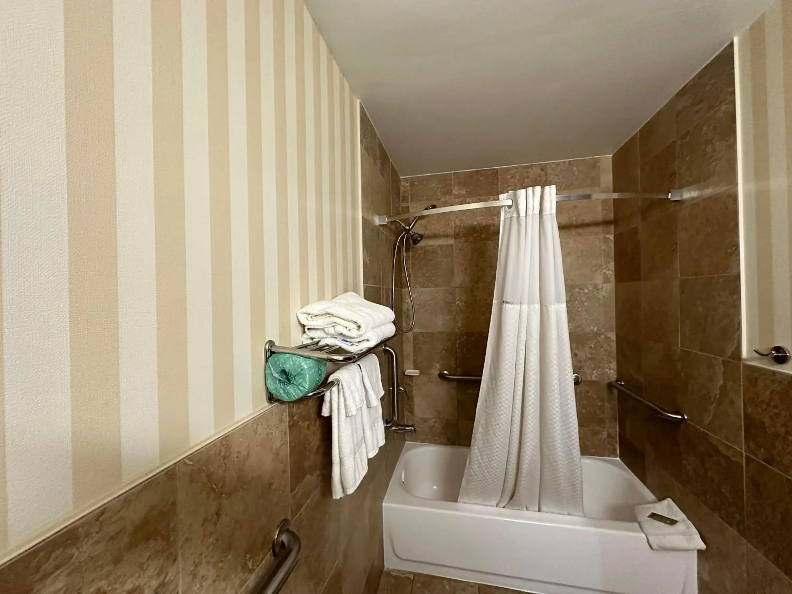 King Room - Mobility Access/Non-Smoking in Super 8 by Wyndham Allentown Kutztown Area King Room - Mobility Access/Non-Smoking in Super 8 by Wyndham Allentown Kutztown Area