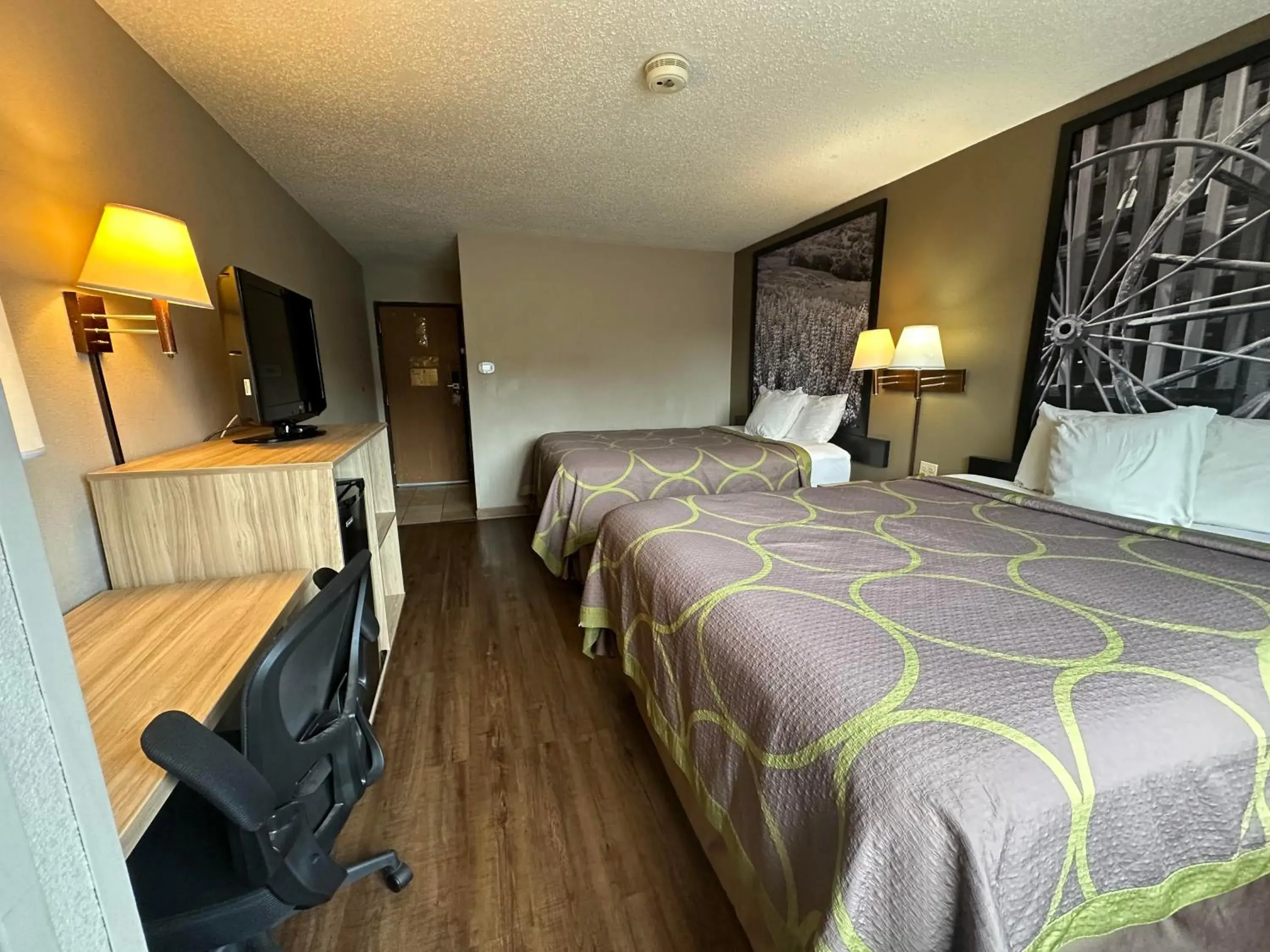 Bedroom, Bed in Super 8 by Wyndham Allentown Kutztown Area Bedroom, Bed in Super 8 by Wyndham Allentown Kutztown Area