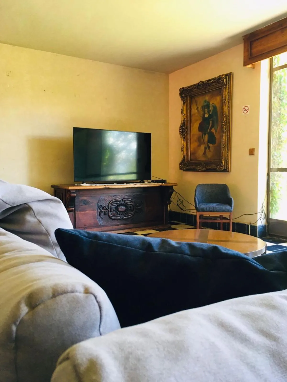 Communal lounge/ TV room in Posada Los Colorines
