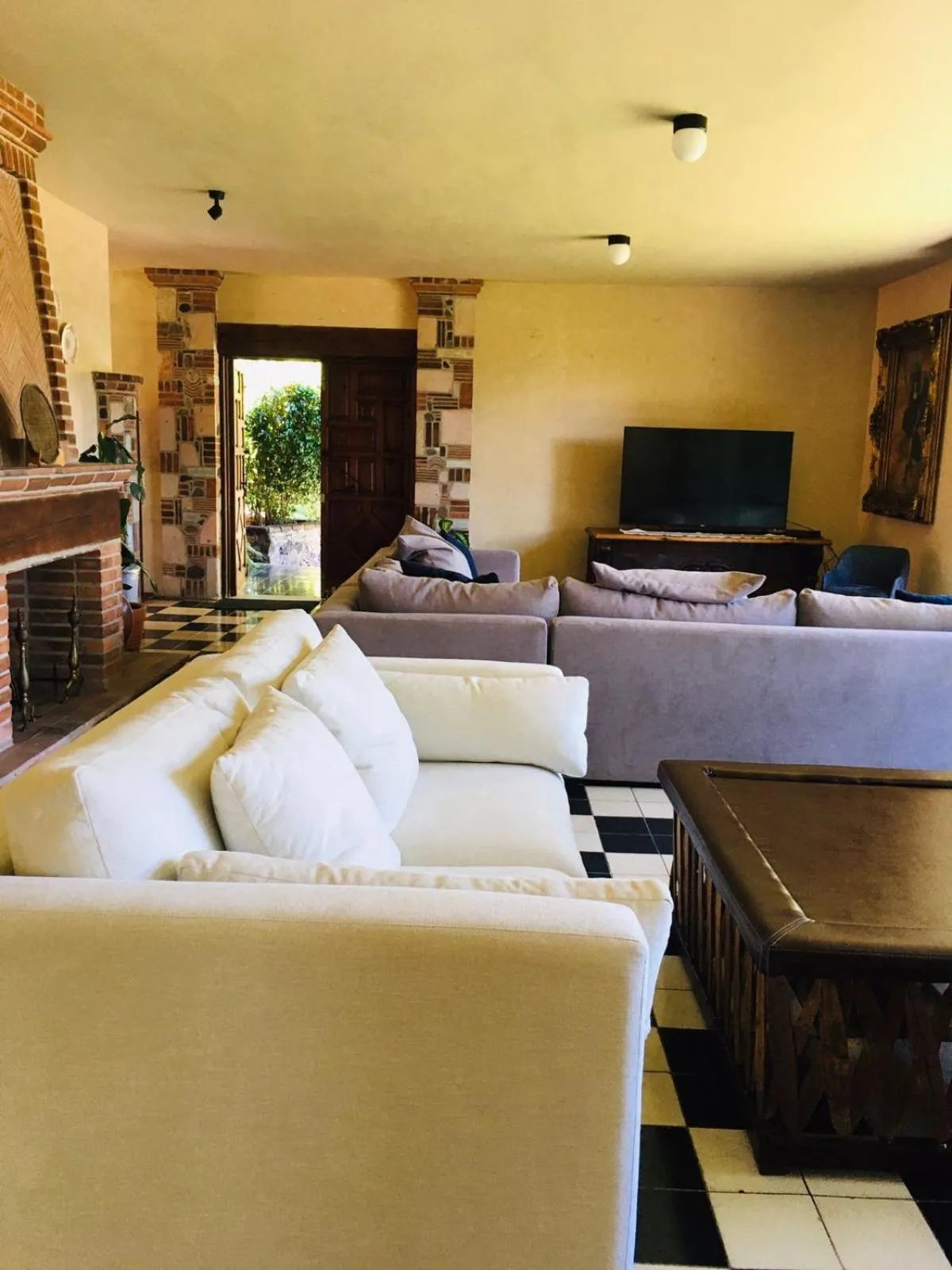 Communal lounge/ TV room in Posada Los Colorines