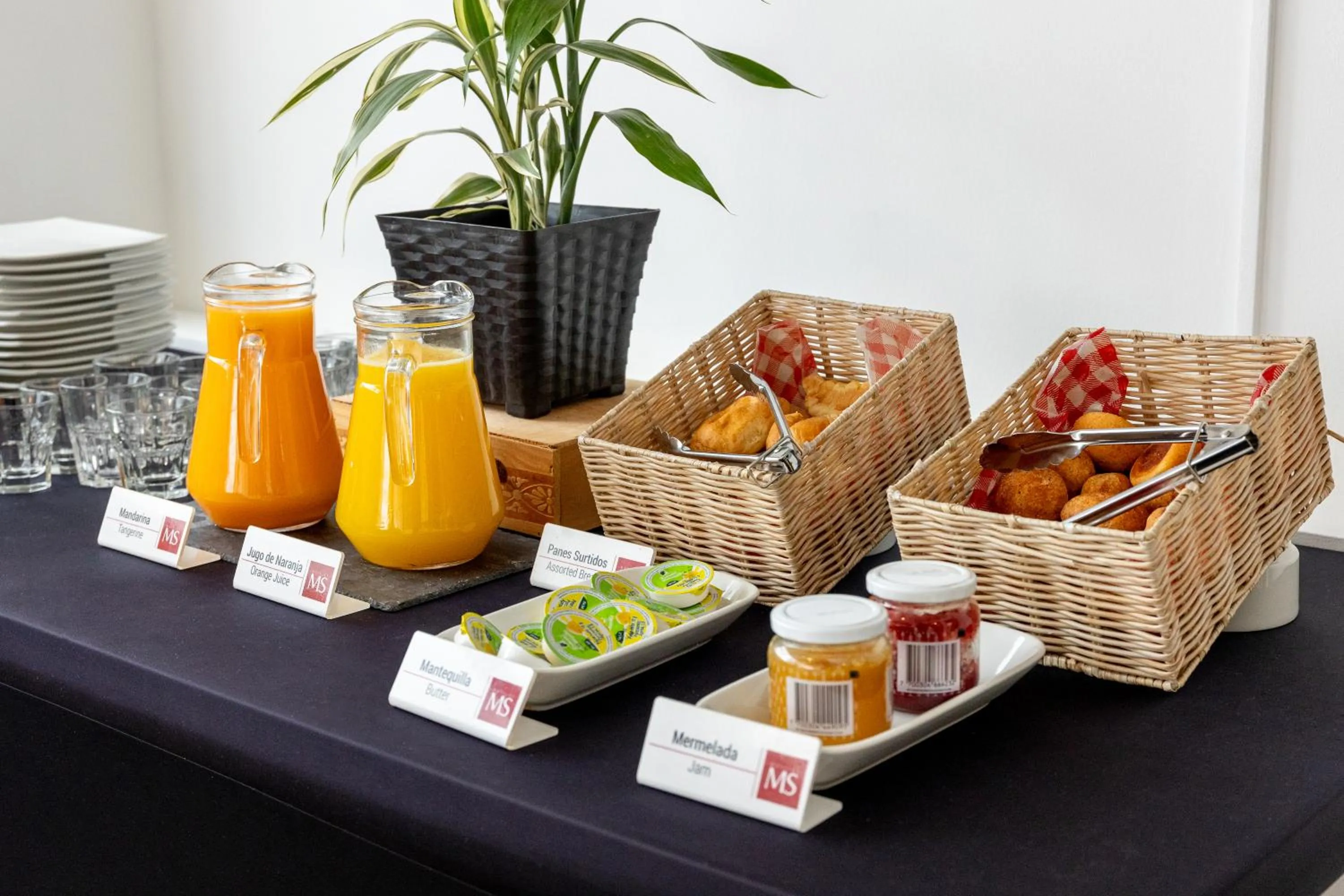 Breakfast in Basic Hotel Centenario by Hoteles MS