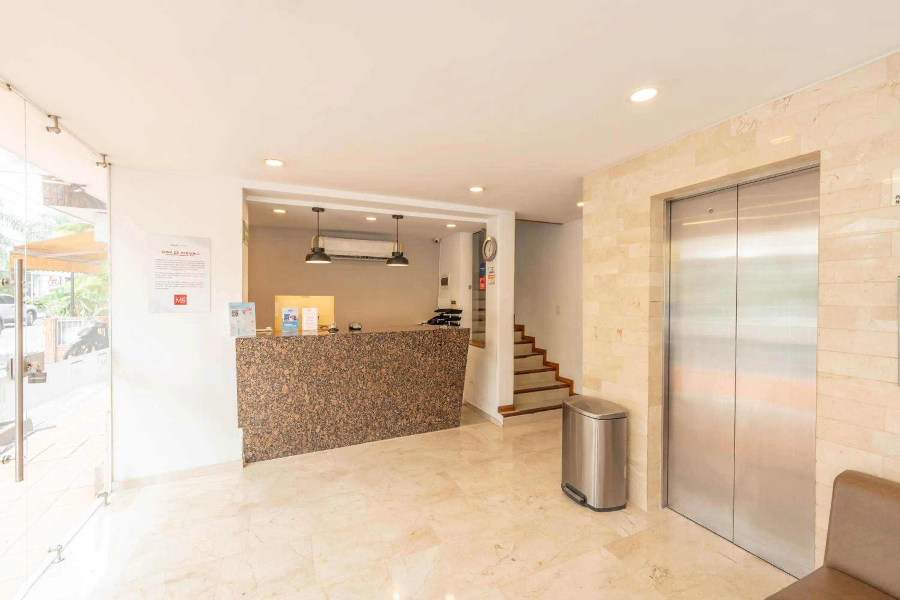 Lobby or reception in Basic Hotel Centenario by Hoteles MS