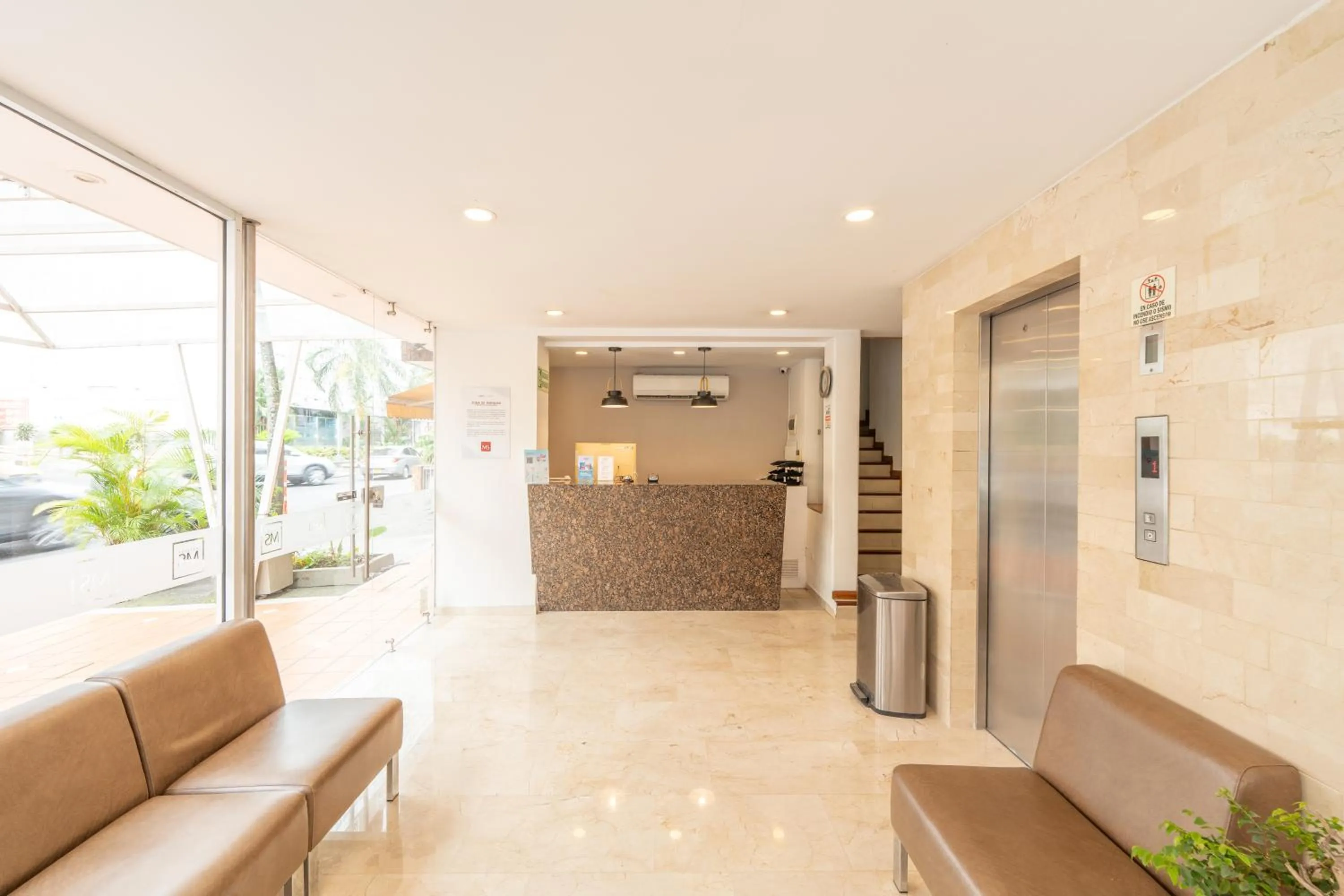 Lobby or reception in Basic Hotel Centenario by Hoteles MS