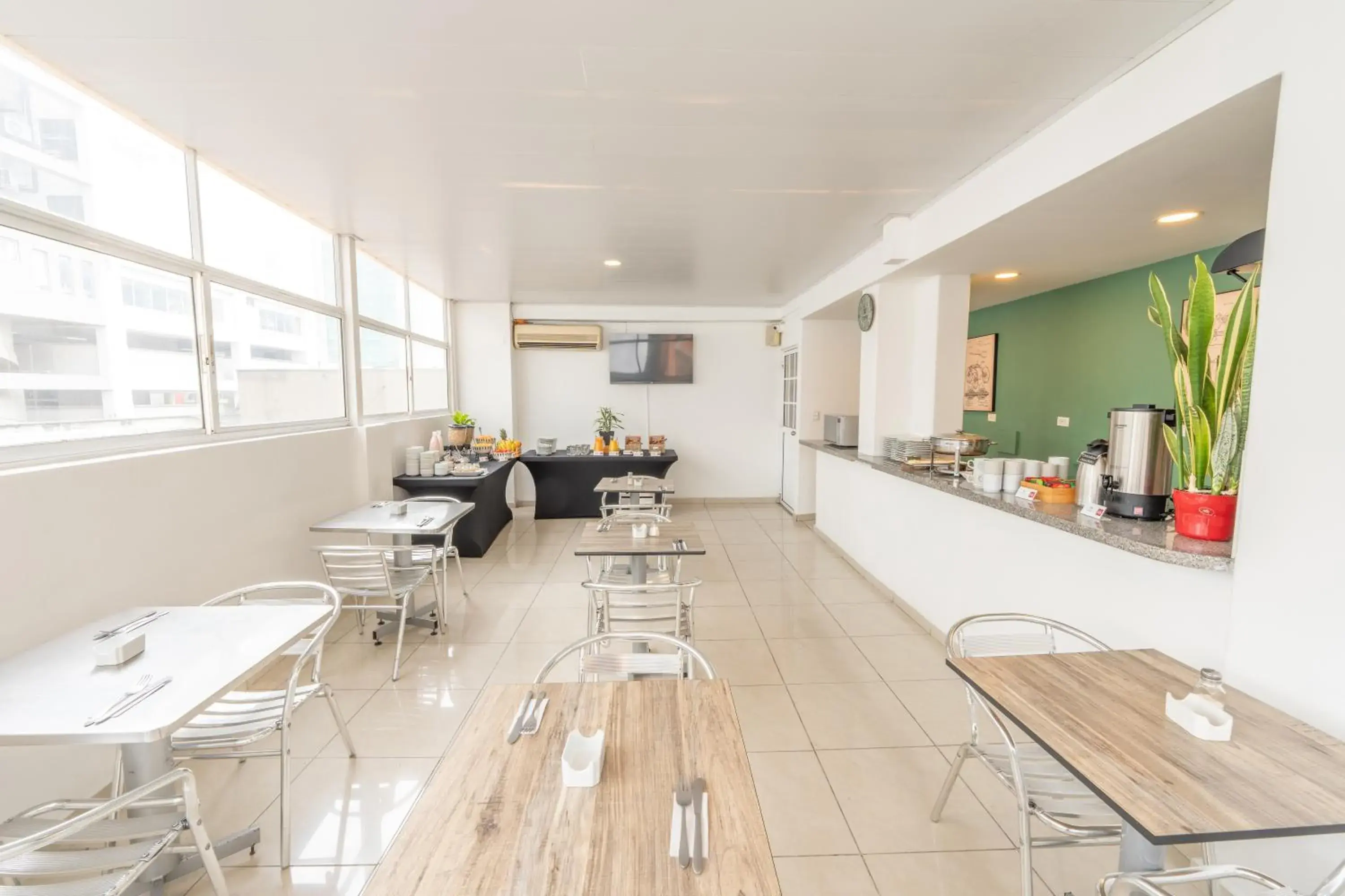 Restaurant/places to eat in Basic Hotel Centenario by Hoteles MS Restaurant/places to eat in Basic Hotel Centenario by Hoteles MS