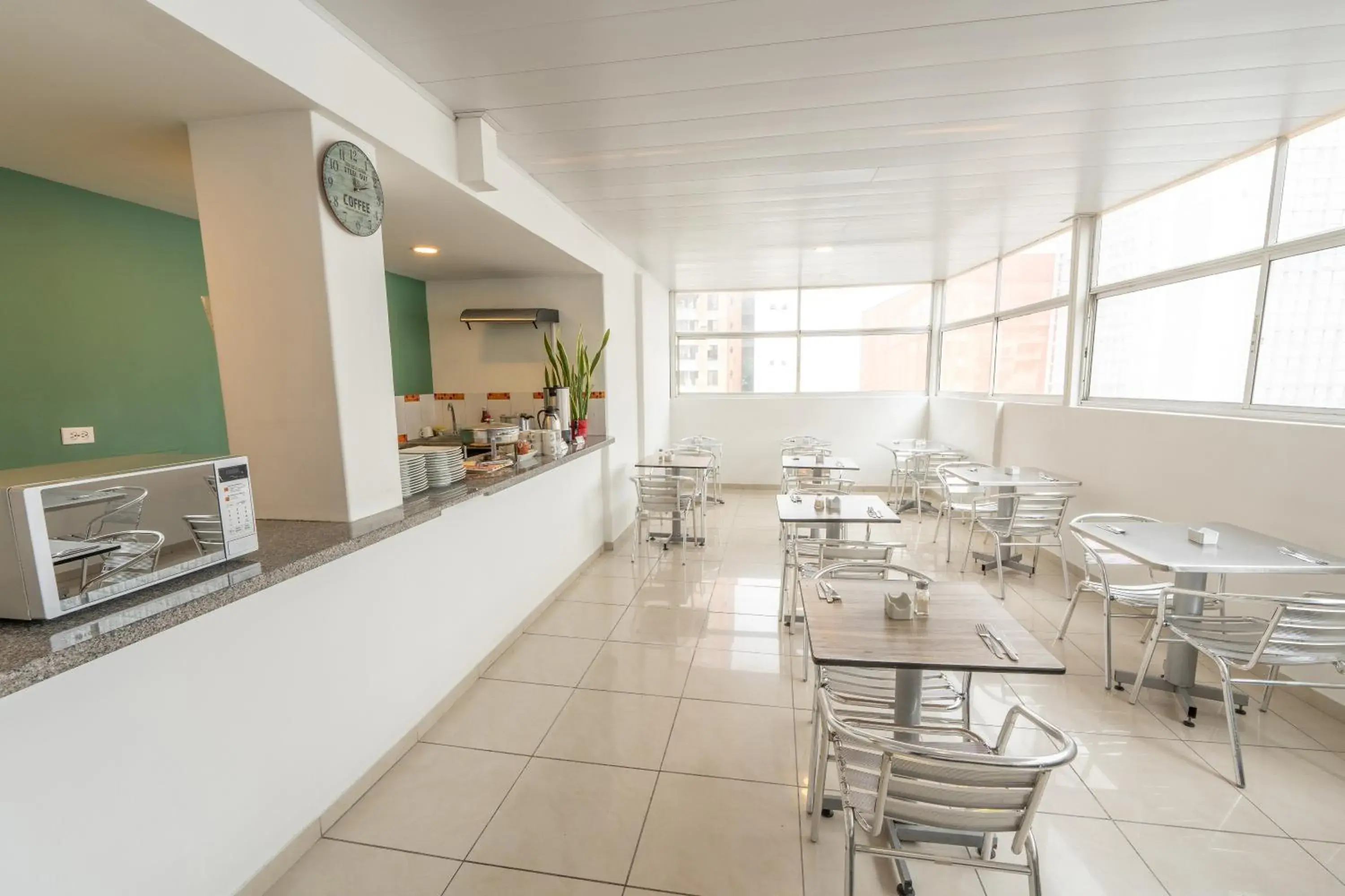 Restaurant/places to eat in Basic Hotel Centenario by Hoteles MS Restaurant/places to eat in Basic Hotel Centenario by Hoteles MS