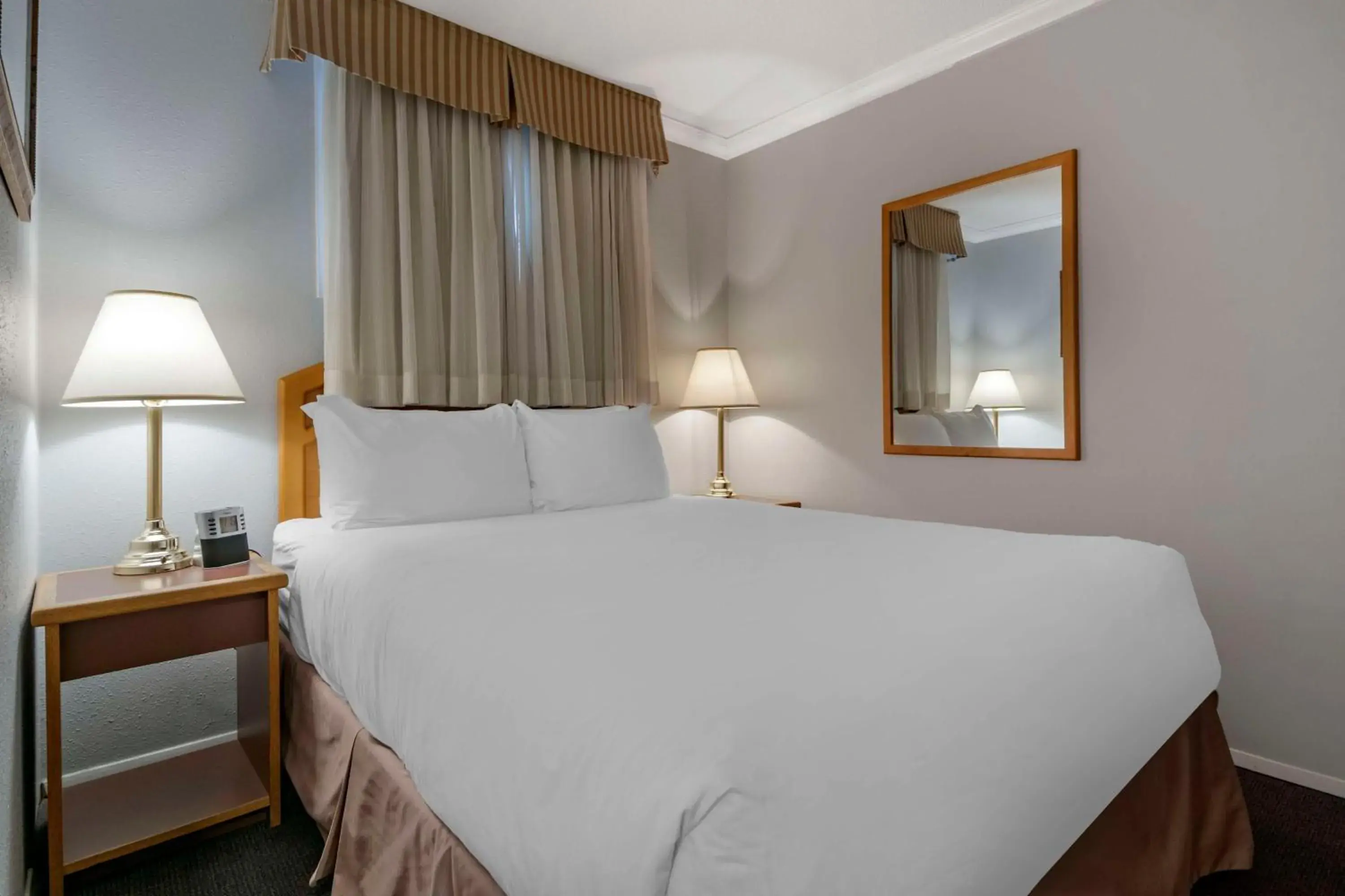 Double Room with Two Double Beds and Kitchenett - Non-Smoking in Best Western Inn at Penticton Double Room with Two Double Beds and Kitchenett - Non-Smoking in Best Western Inn at Penticton