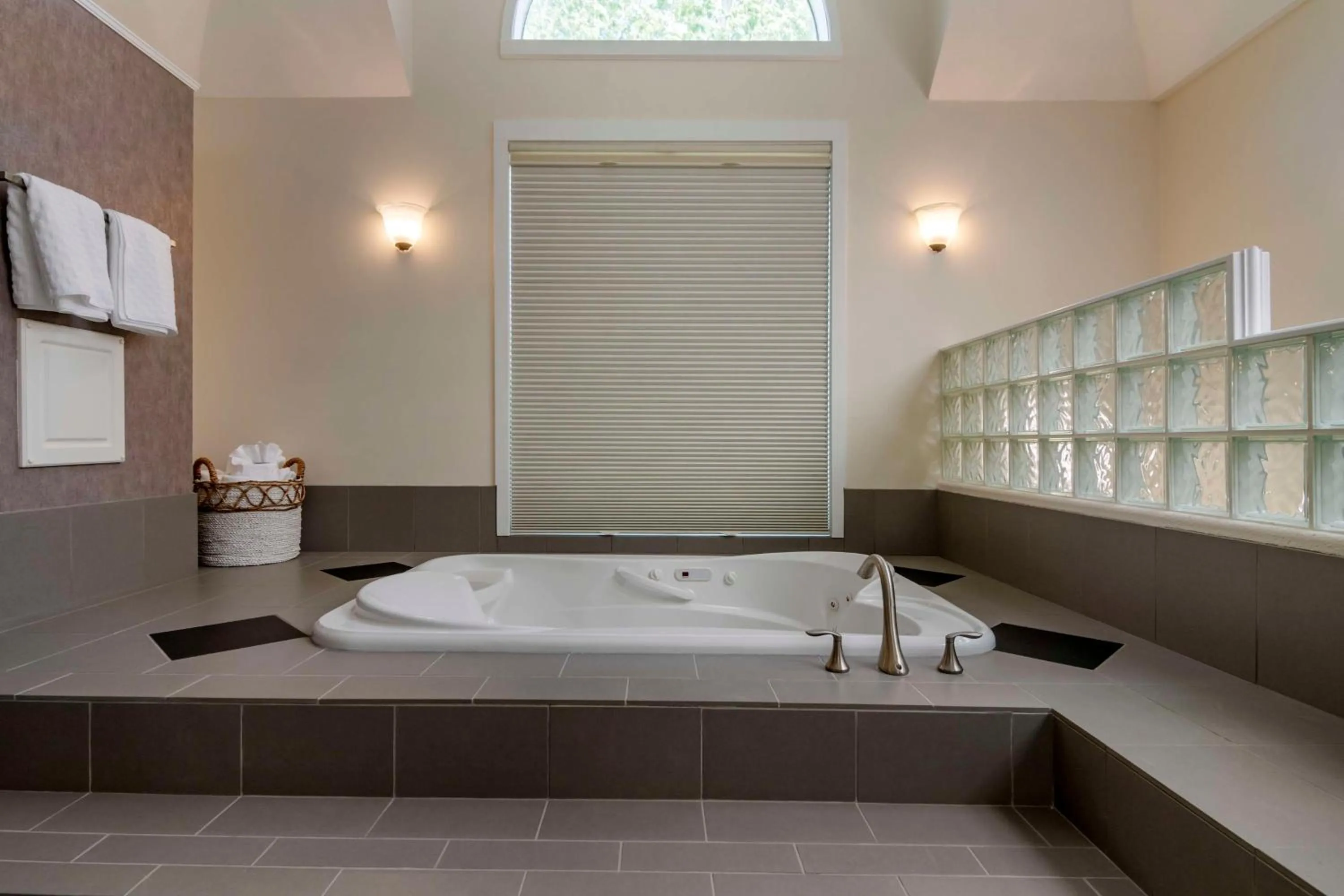 Bathroom in Best Western Inn at Penticton