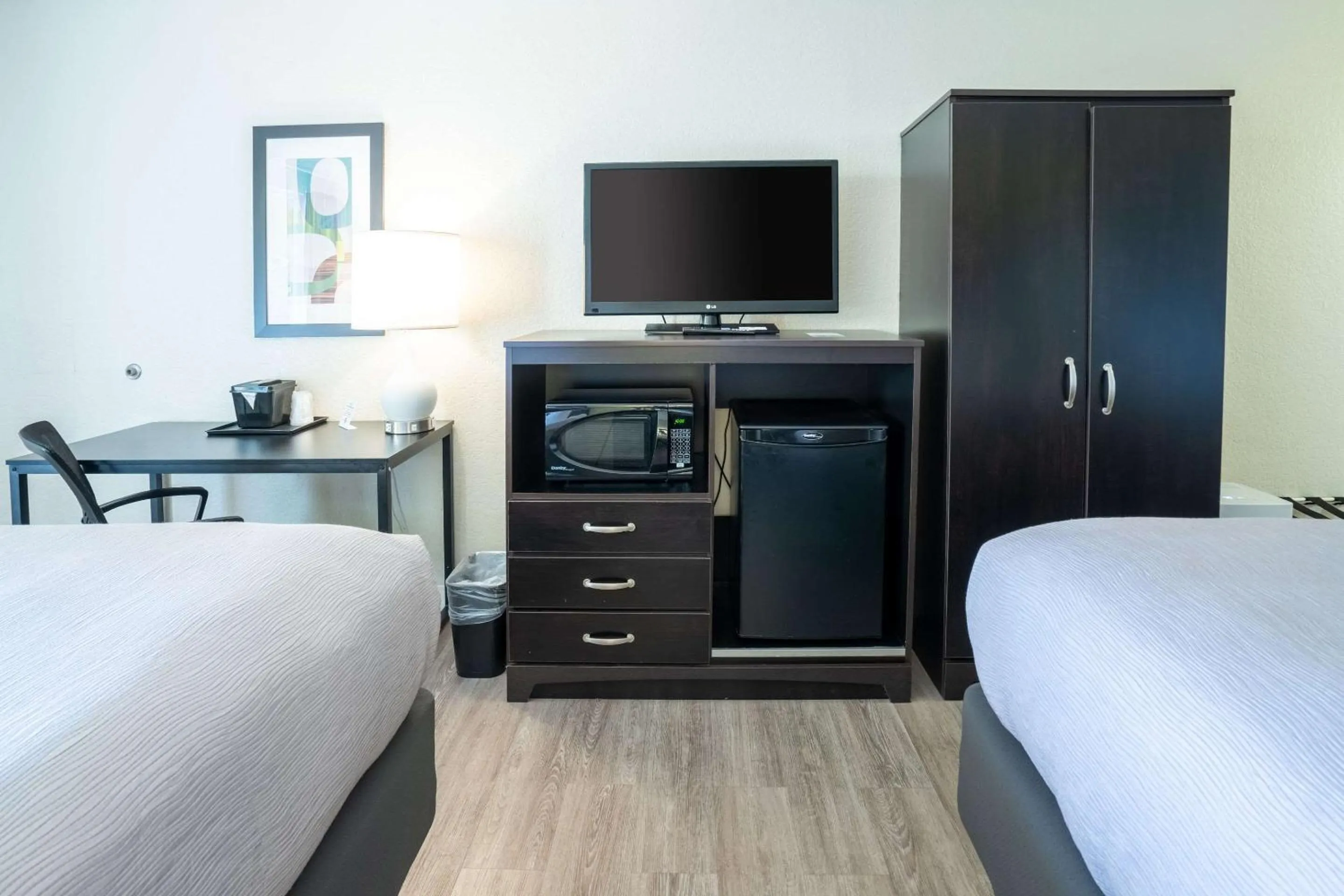 Bedroom, Bed in Quality Inn Palm Beach International Airport