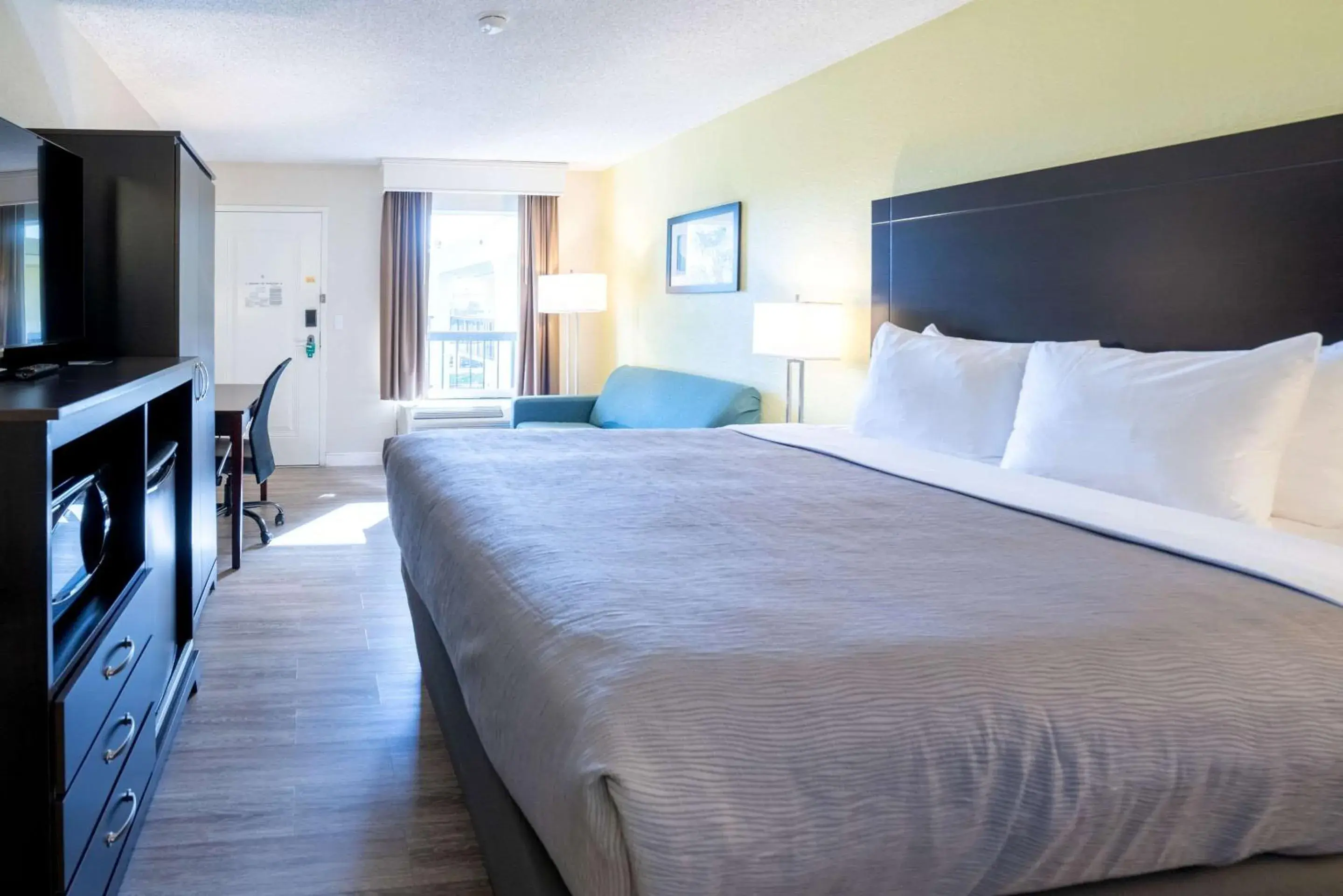 Bedroom, Bed in Quality Inn Palm Beach International Airport Bedroom, Bed in Quality Inn Palm Beach International Airport