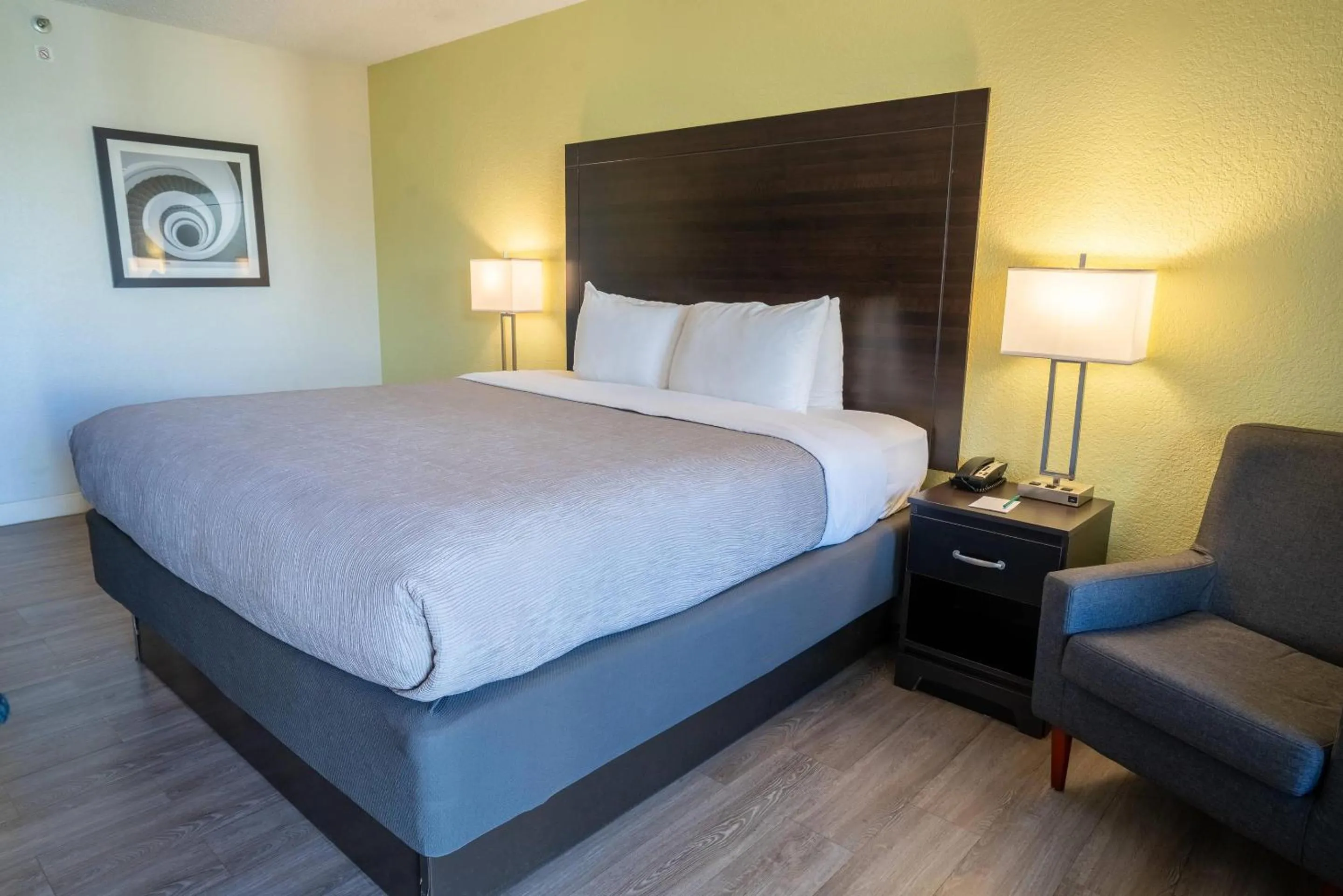 Bedroom, Bed in Quality Inn Palm Beach International Airport