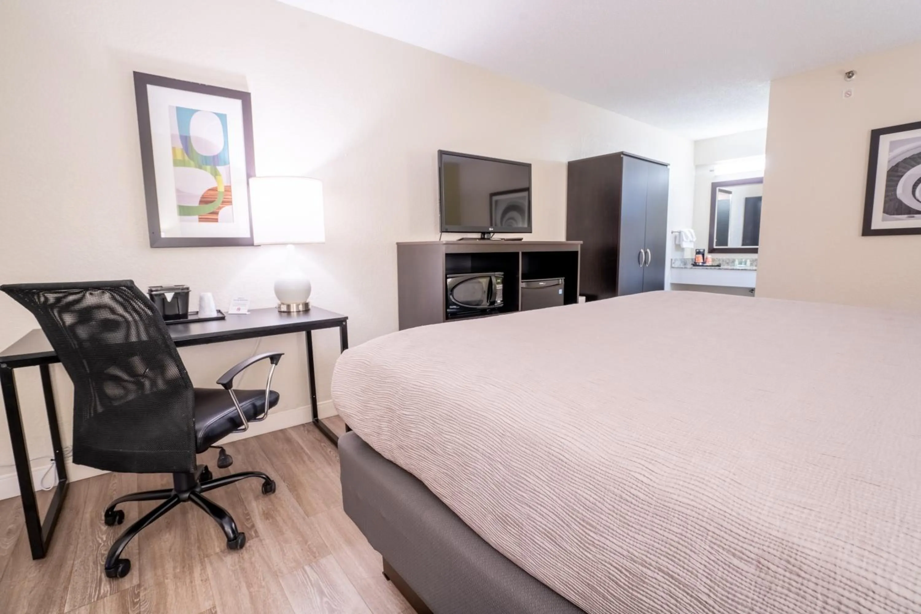 Bed in Quality Inn Palm Beach International Airport