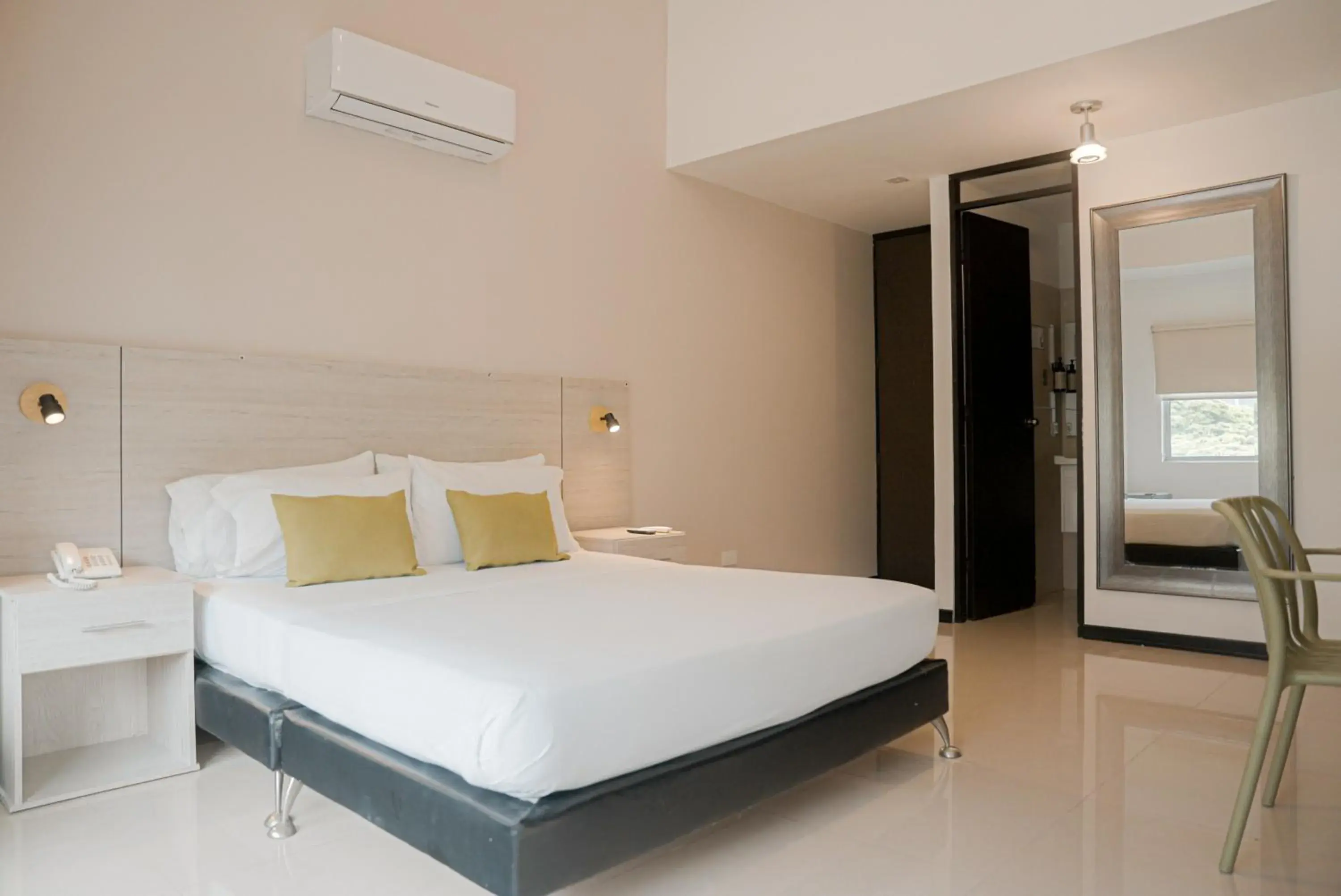 Double Room in Basic Hotel Chipichape by Hoteles MS Double Room in Basic Hotel Chipichape by Hoteles MS