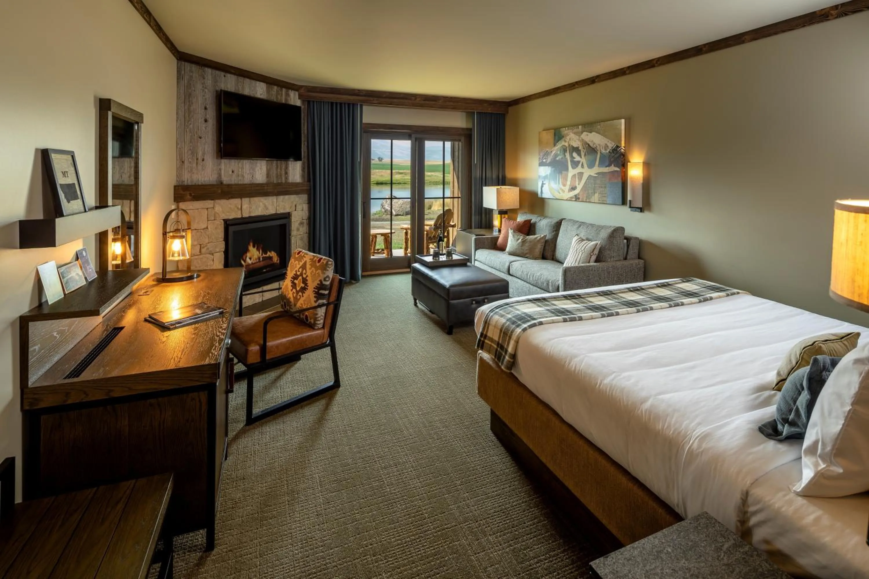 Photo of the whole room, Bed in Sage Lodge