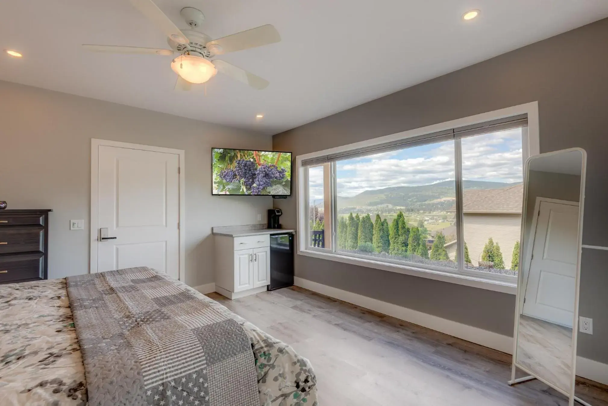 Summer, Bed in Adela's Bed and Breakfast Summer, Bed in Adela's Bed and Breakfast