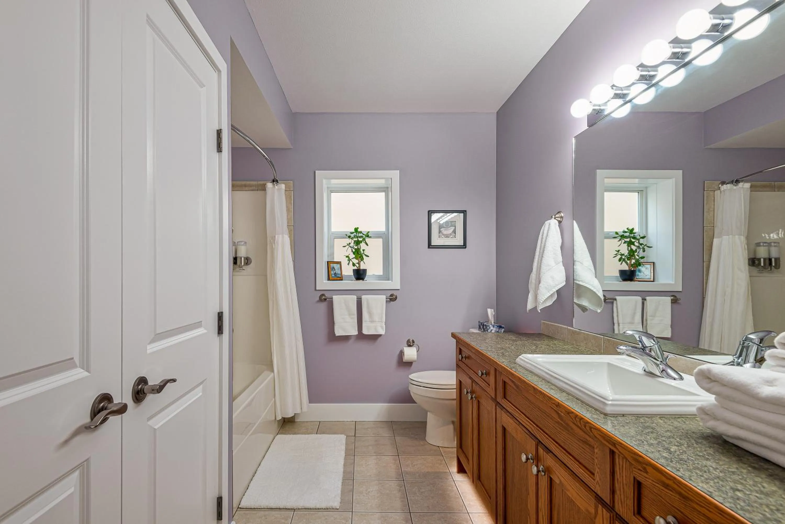 Bathroom in Adela's Bed and Breakfast