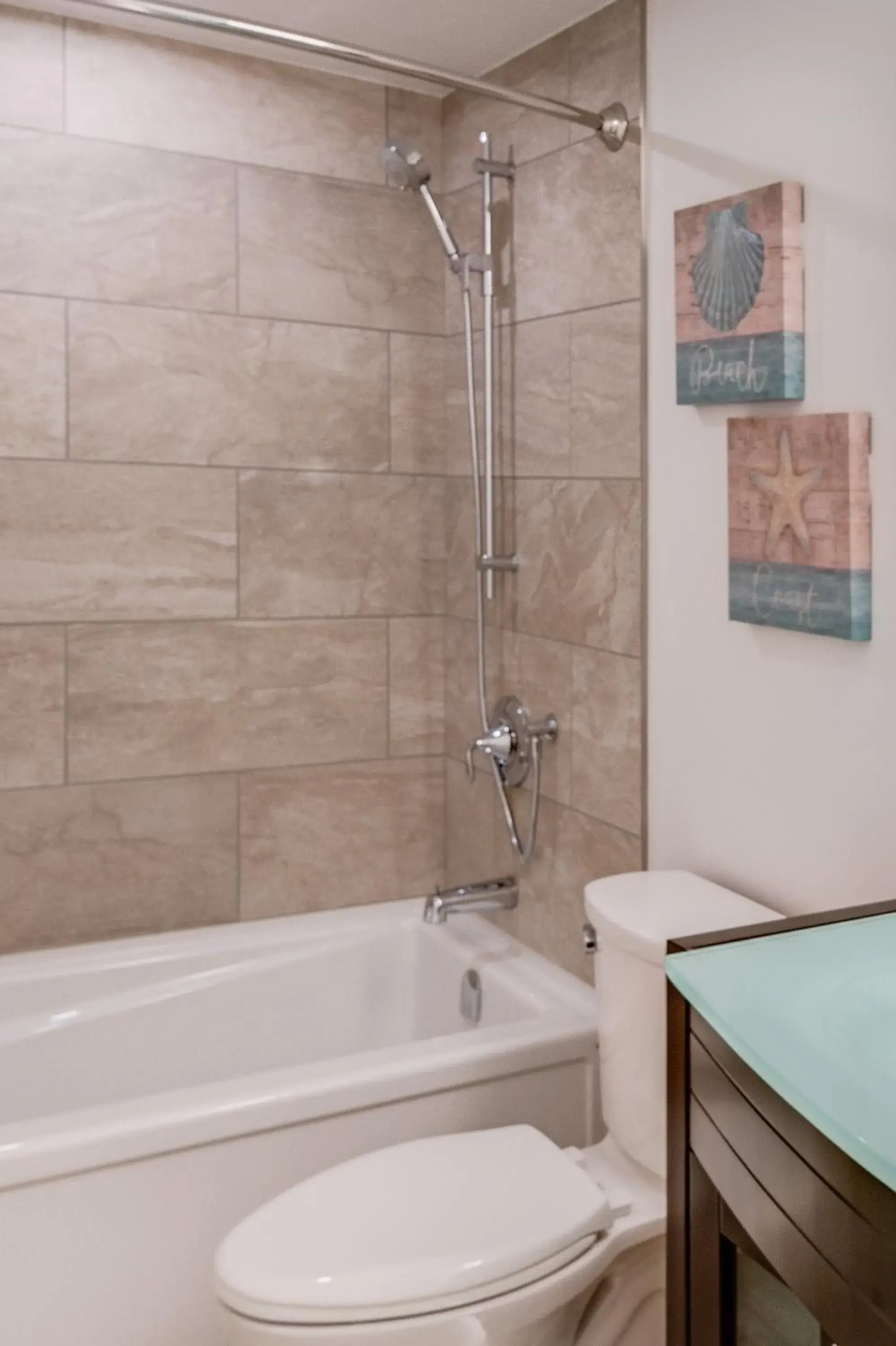 Shower in Adela's Bed and Breakfast Shower in Adela's Bed and Breakfast