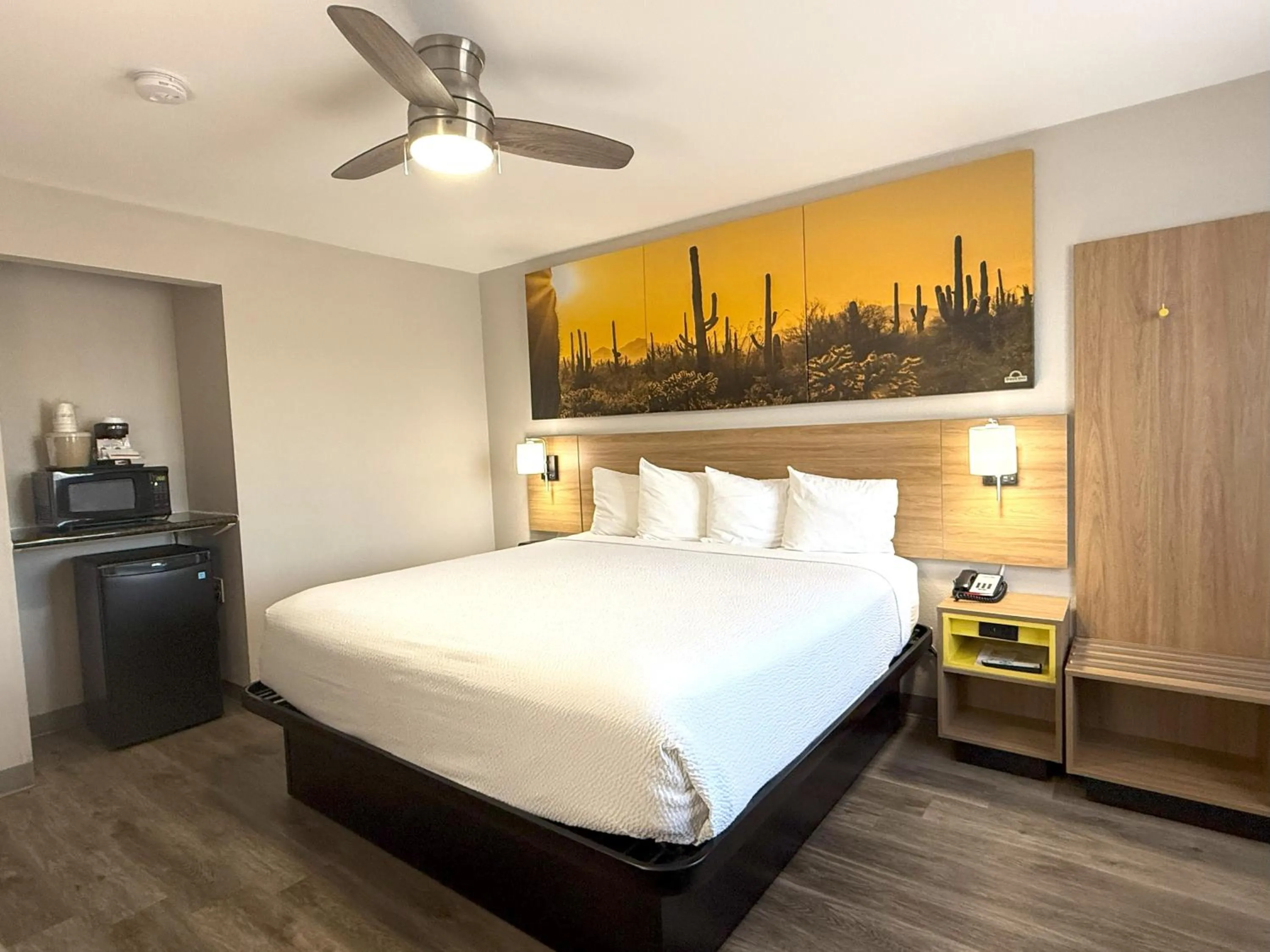 Bed in Days Inn by Wyndham Yuma