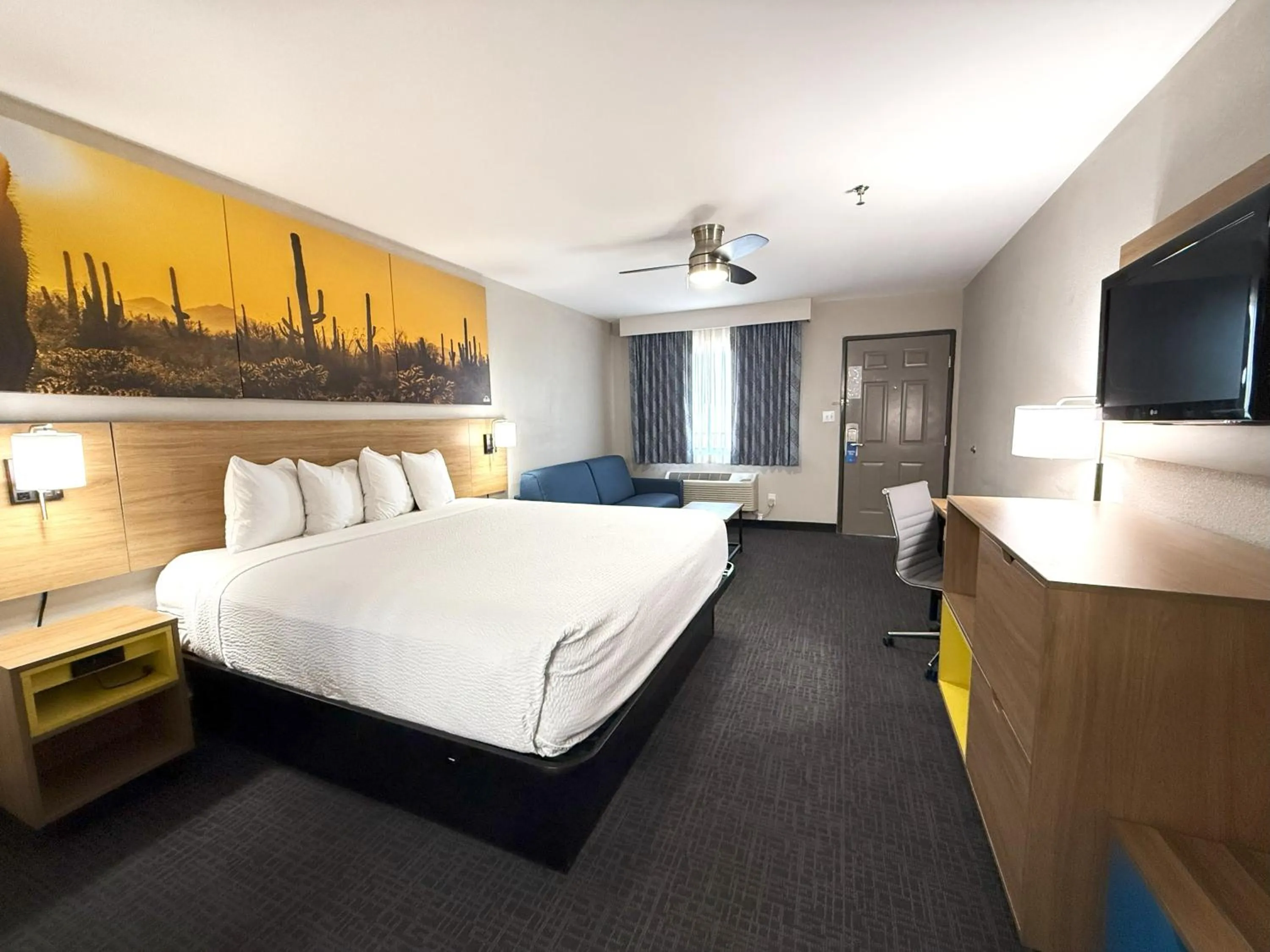 Bed in Days Inn by Wyndham Yuma