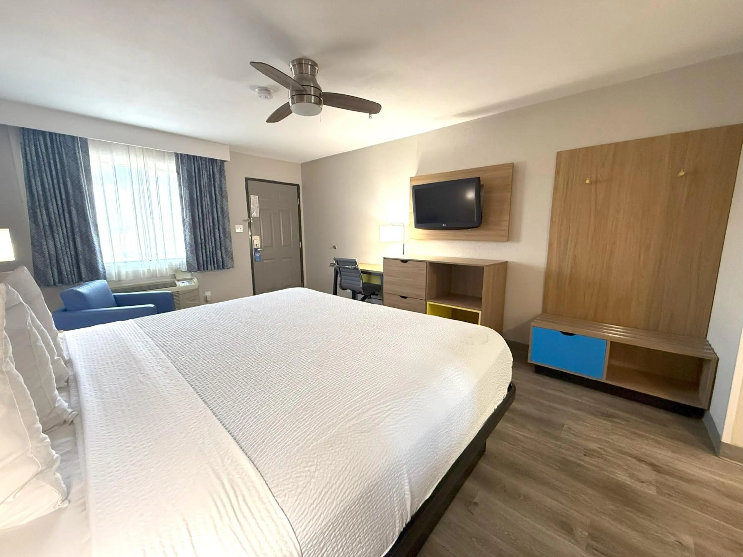 Bed in Days Inn by Wyndham Yuma