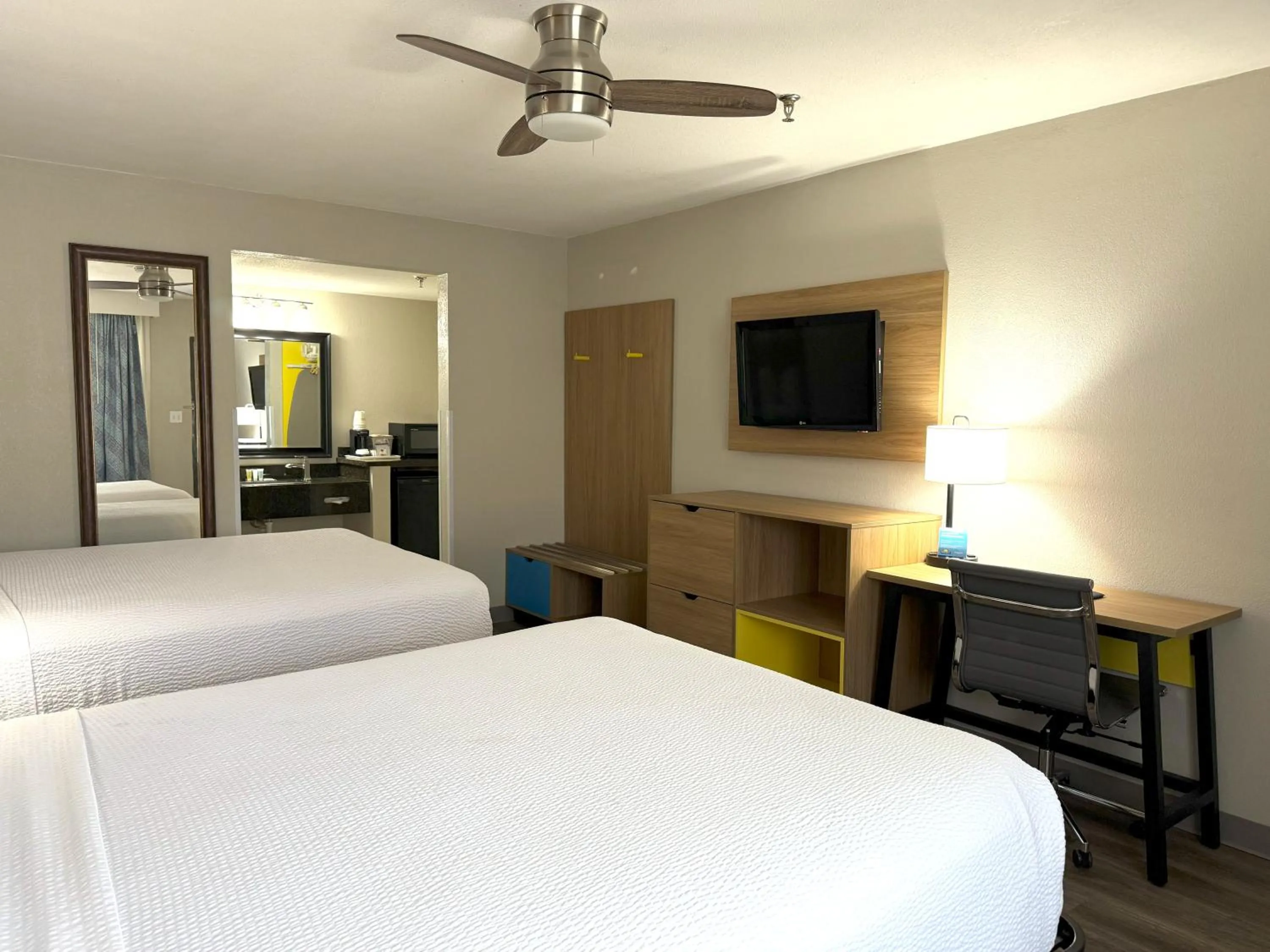 Bed in Days Inn by Wyndham Yuma