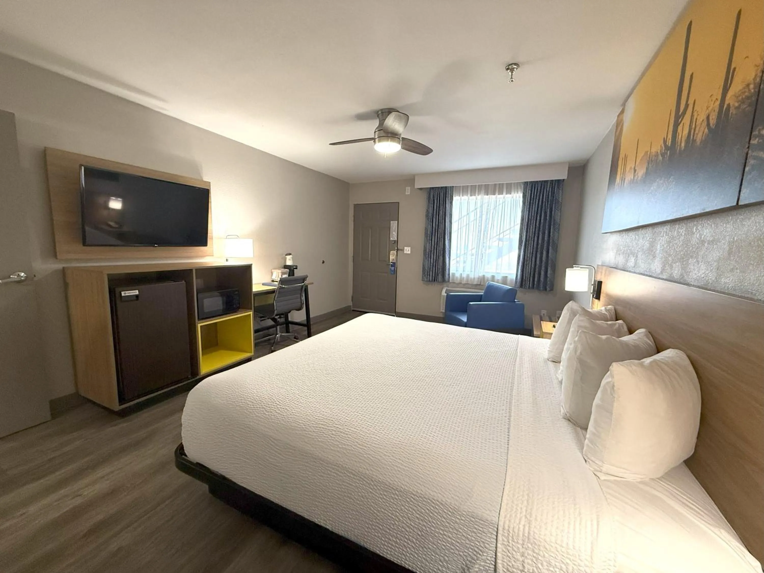 Bed in Days Inn by Wyndham Yuma