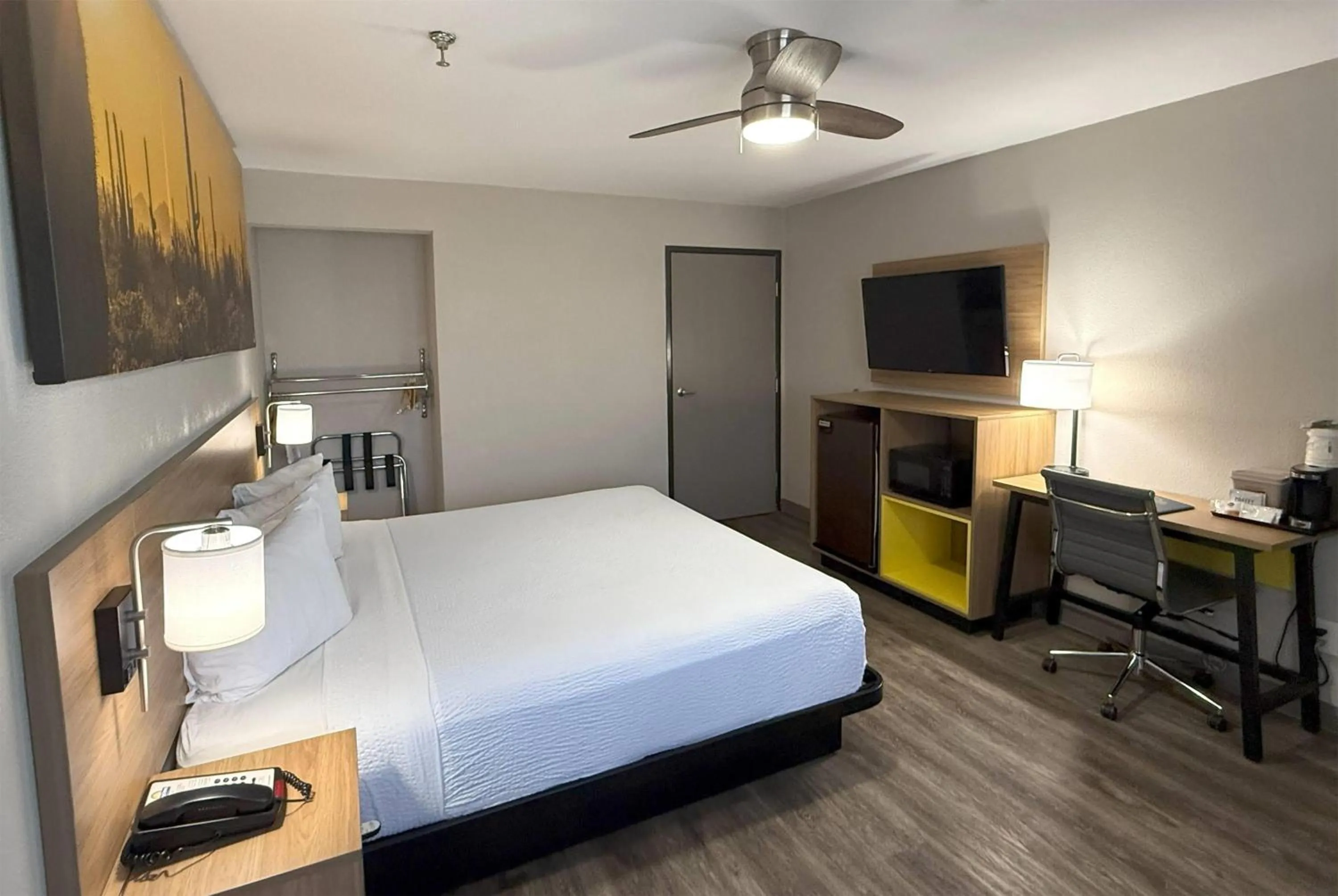 Photo of the whole room, Bed in Days Inn by Wyndham Yuma