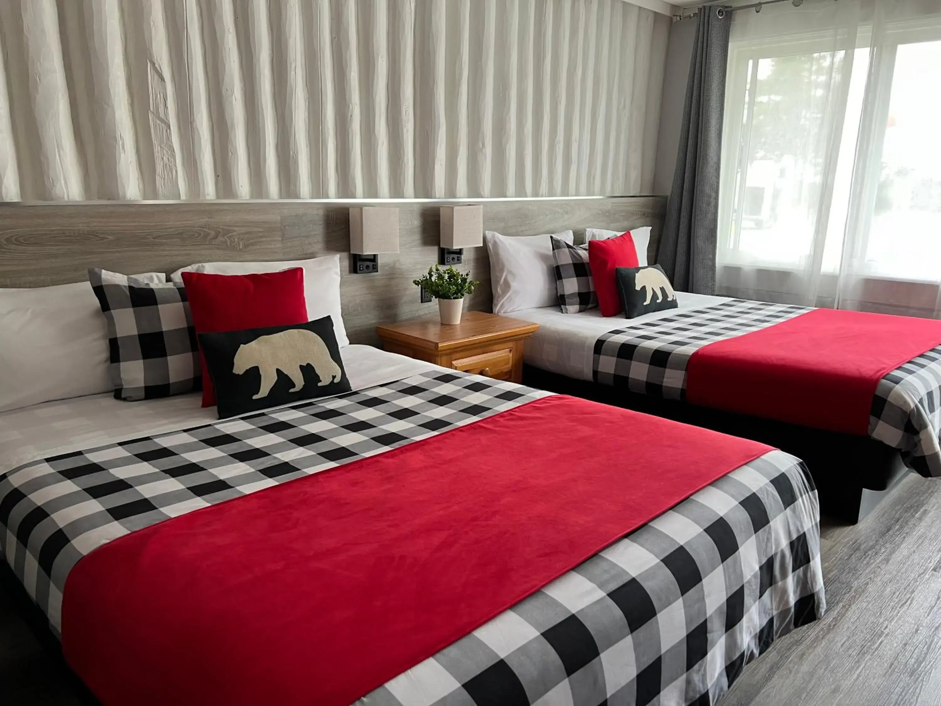 Queen Room with Two Queen Beds in Mystic Isle Motel Queen Room with Two Queen Beds in Mystic Isle Motel