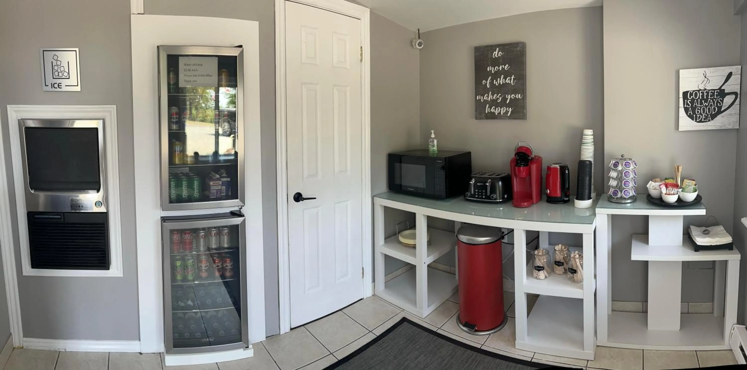 Coffee/tea facilities in Mystic Isle Motel