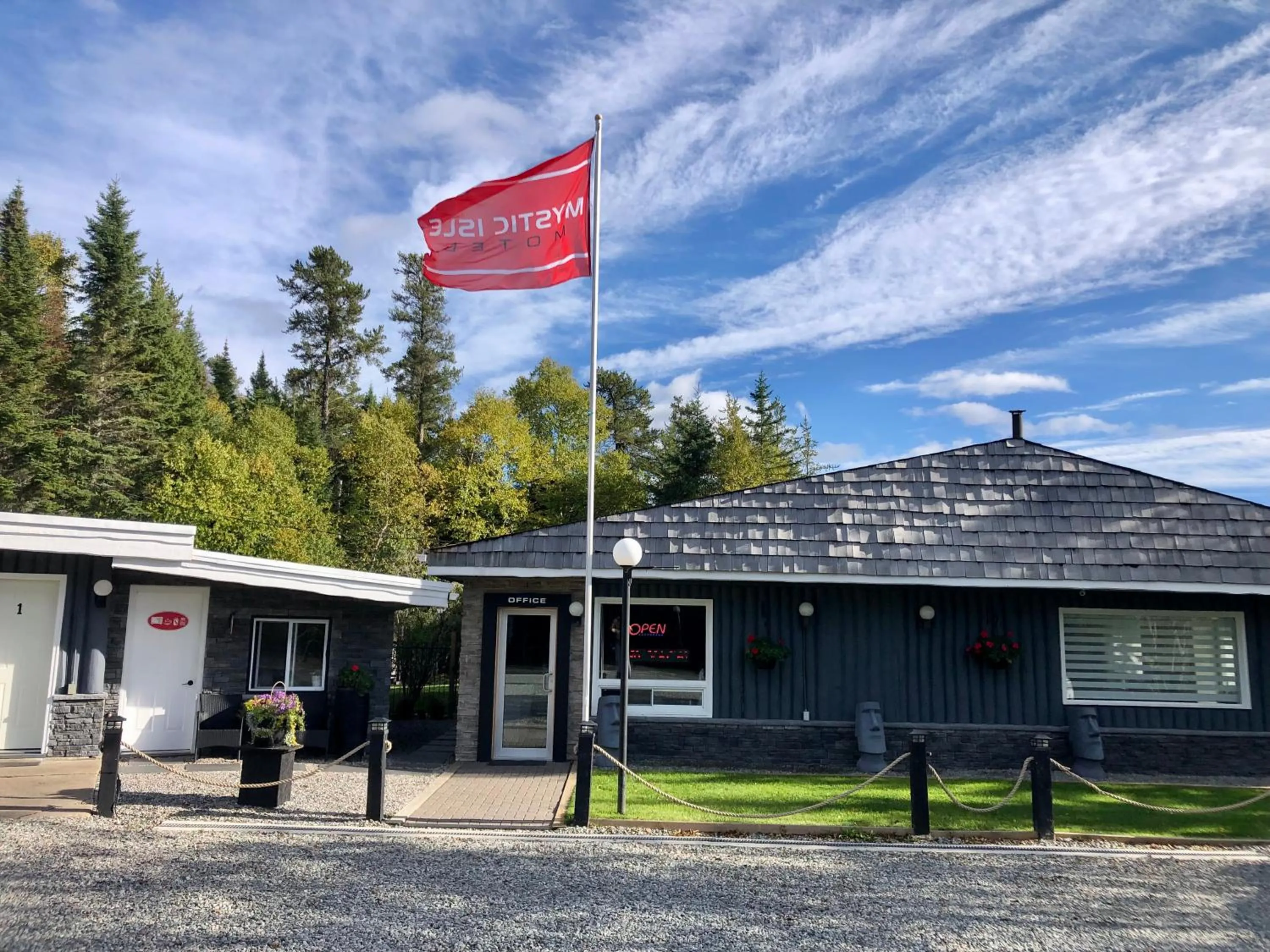 Property building in Mystic Isle Motel