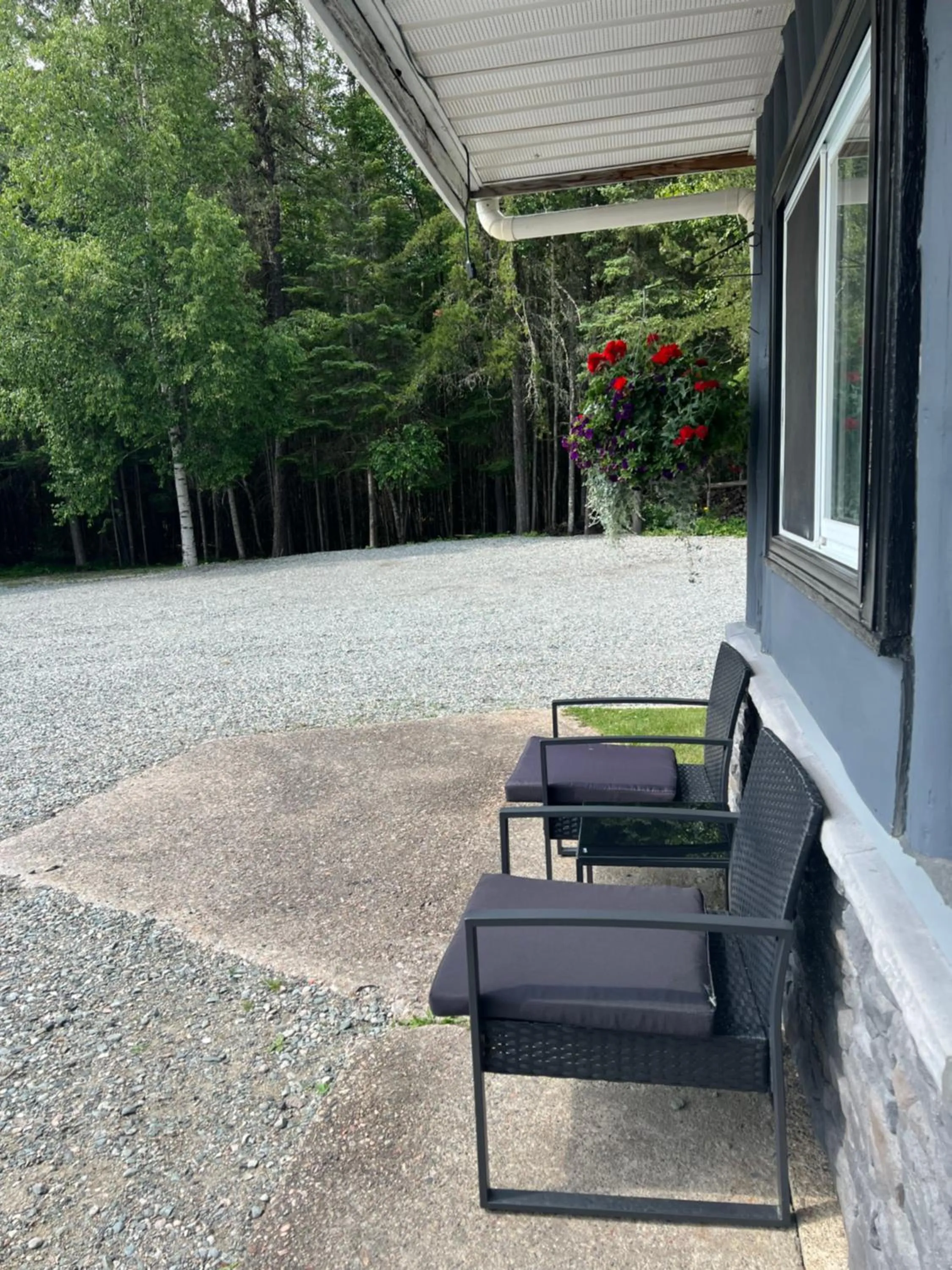 Seating area in Mystic Isle Motel